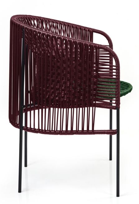 Caribe Chic Stuhl in Schwarzrot und Moosgrün, Outdoor-Dining-Stuhl mit schwarzem Metallgestell.