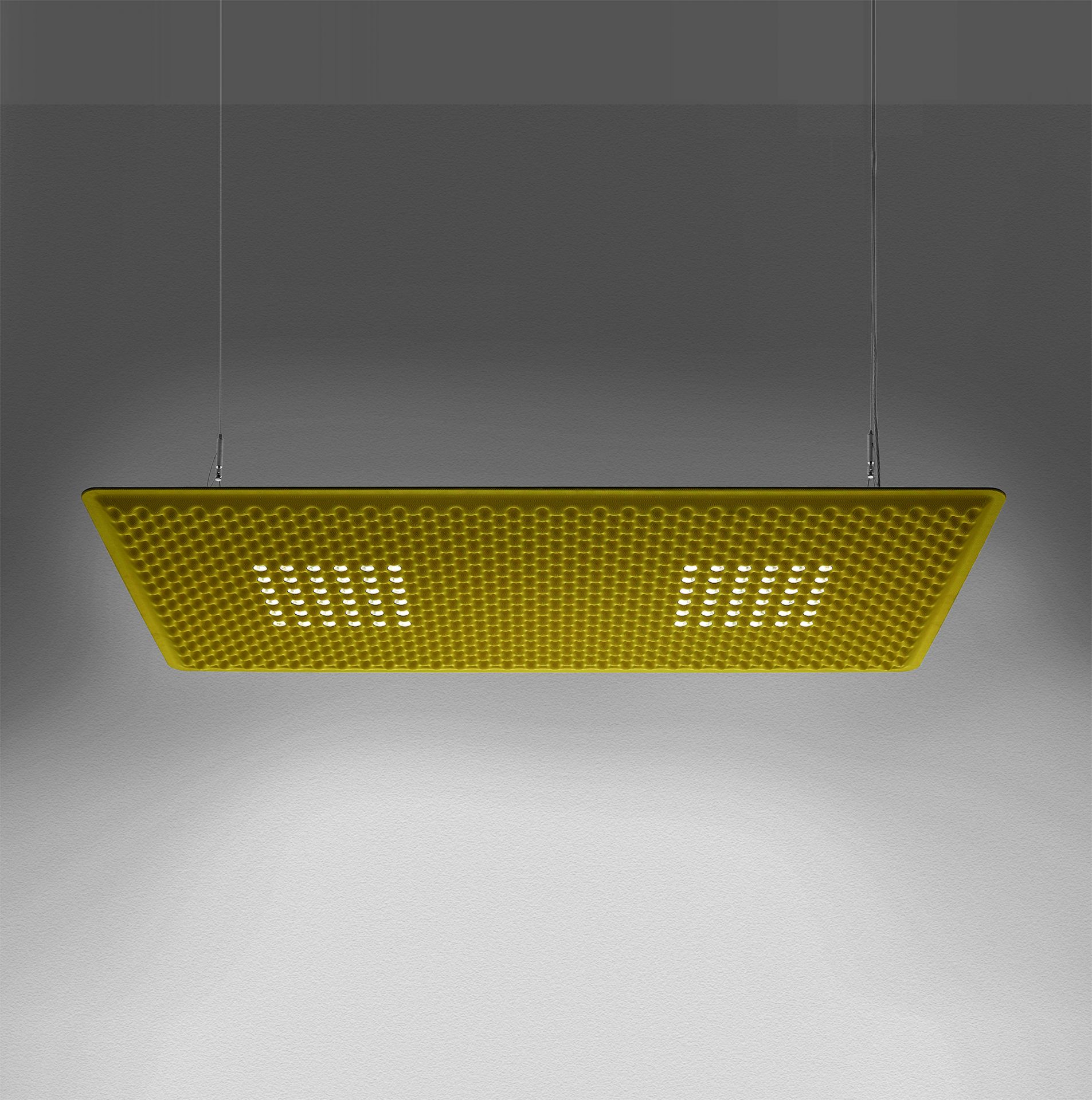 Gelbe Eggboard Matrix Pendelleuchte von Artemide mit Wabenstruktur und LED-Beleuchtung vor grauem Hintergrund.