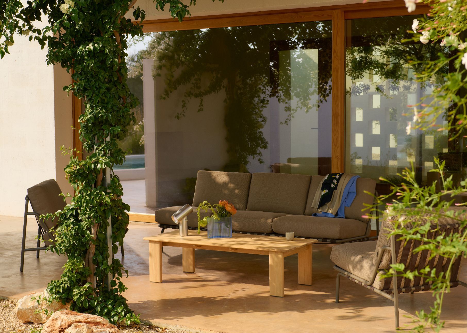 Assemble Coffee Table Couchtisch 135x55 cm Teak Outdoor Muuto  