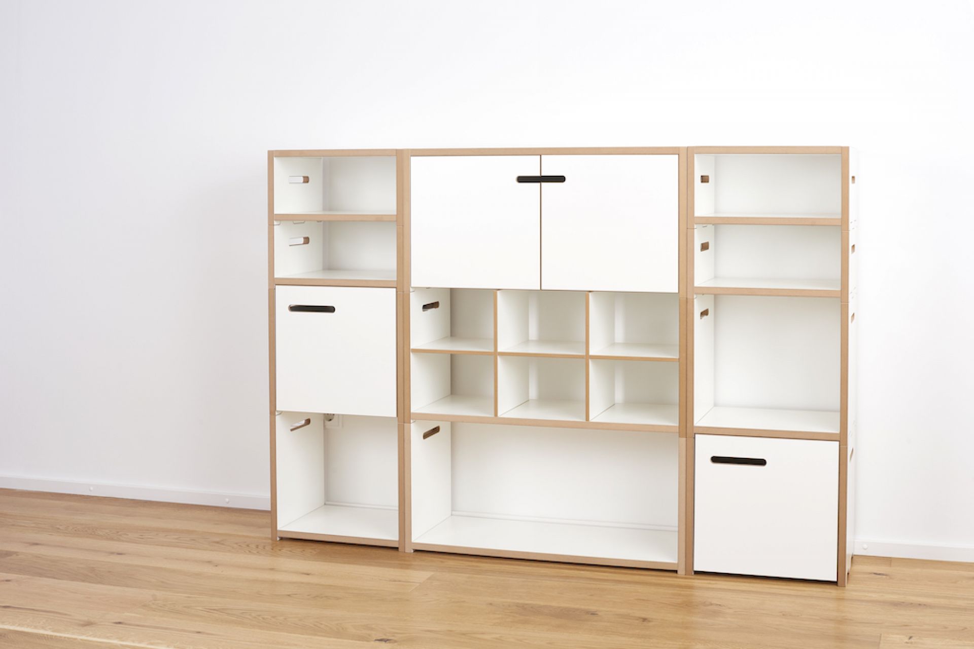 Tojo Halbstark Grundmodul mit Türe links Regalserie Tojo Tojo Halbstark Grundmodul mit Türe links Regalserie Tojo