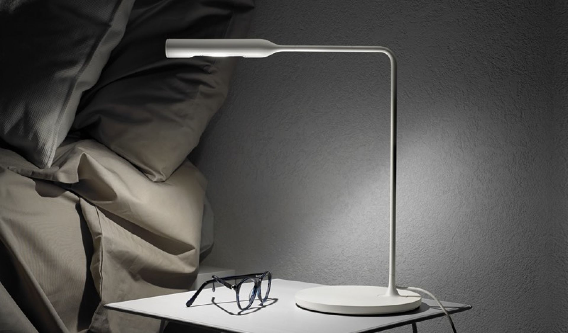 Flo Bedside Nachttischleuchte Lumina