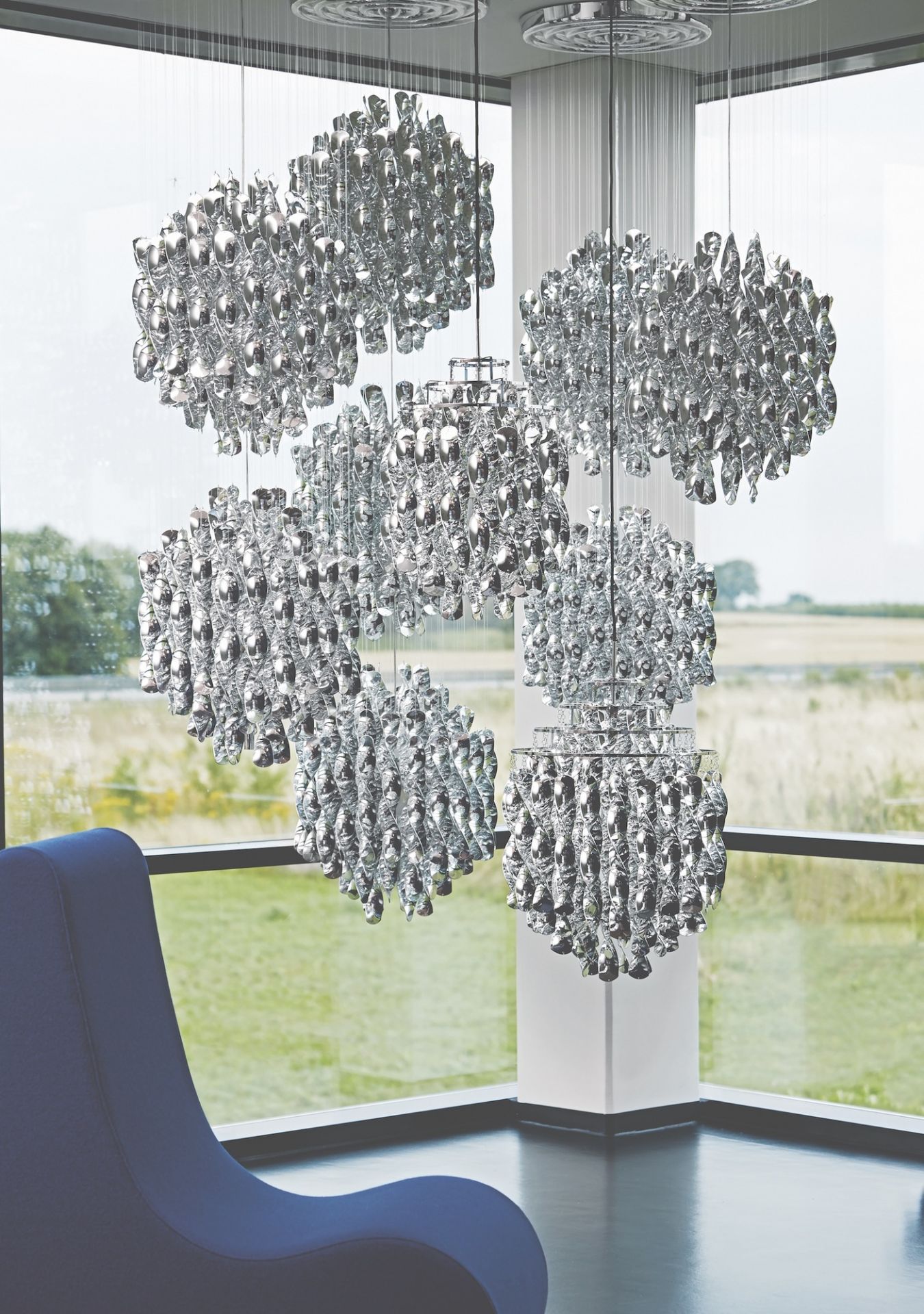 Silberne Spiral Pendelleuchte von Verpan, modernes Design mit vielen reflektierenden Elementen.