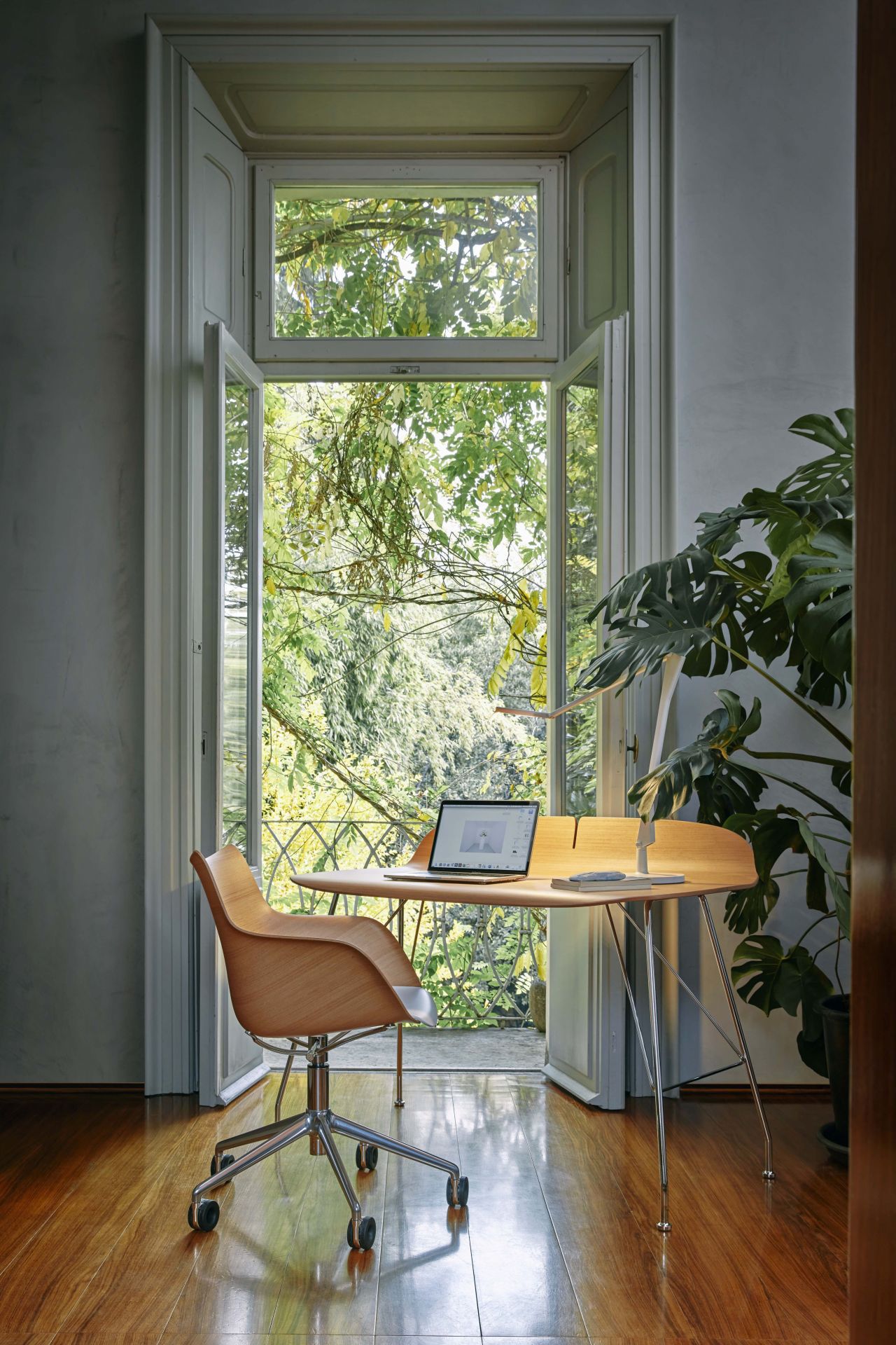 Q/Wood Drehstuhl Kartell