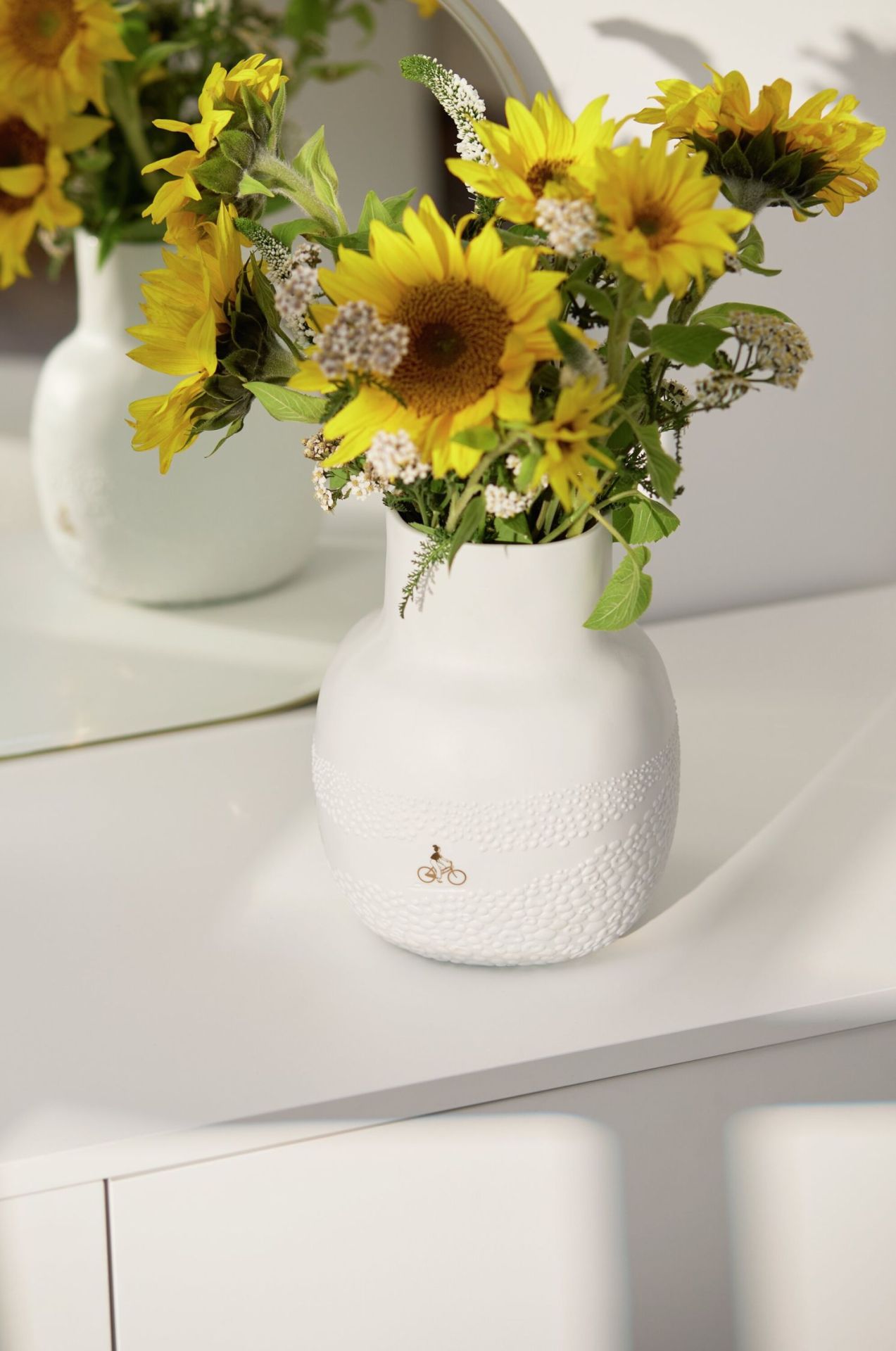 Vase Fahrt durchs Blumenfeld Räder