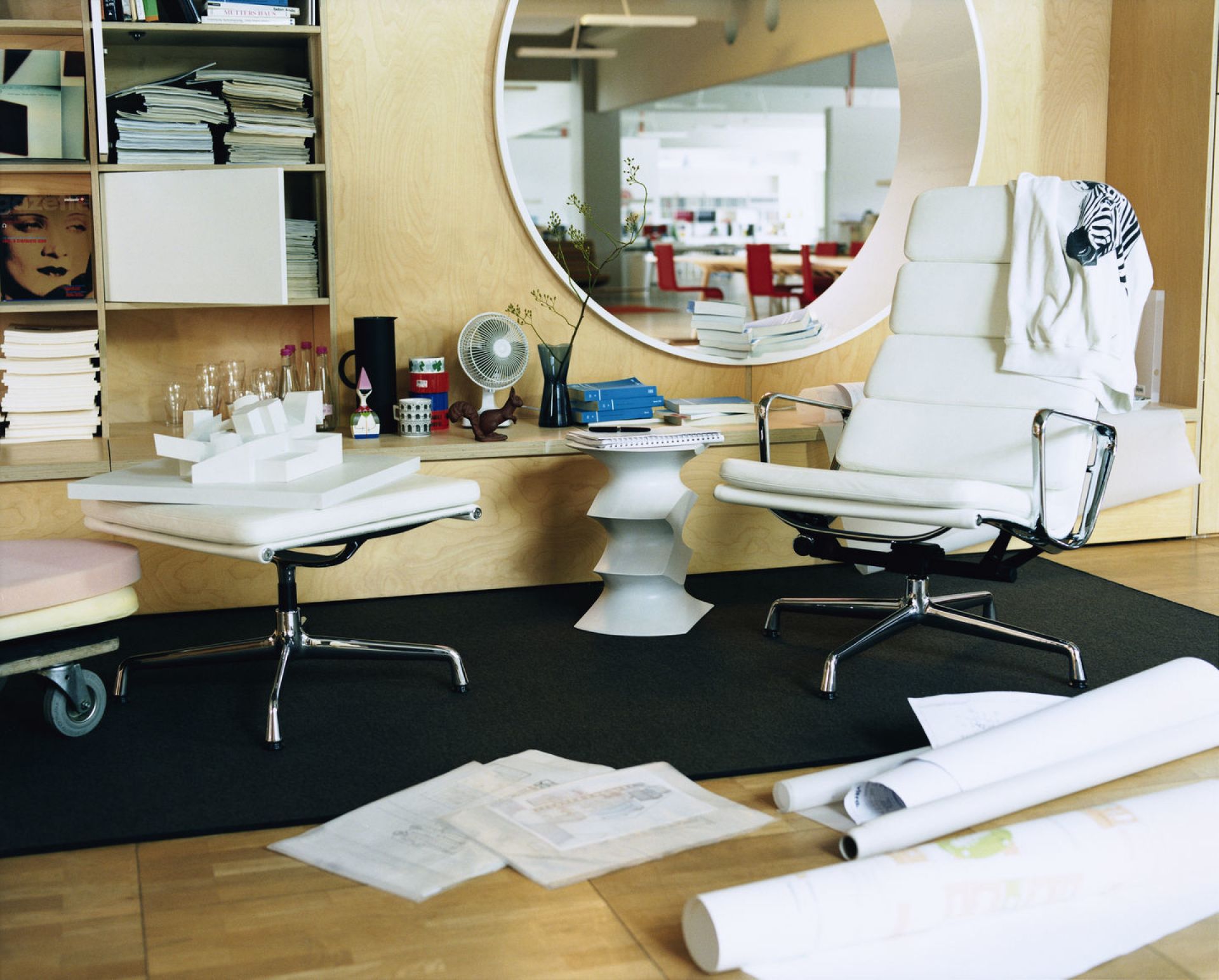 Soft Pad Chair EA223 / EA 223 Hocker Vitra