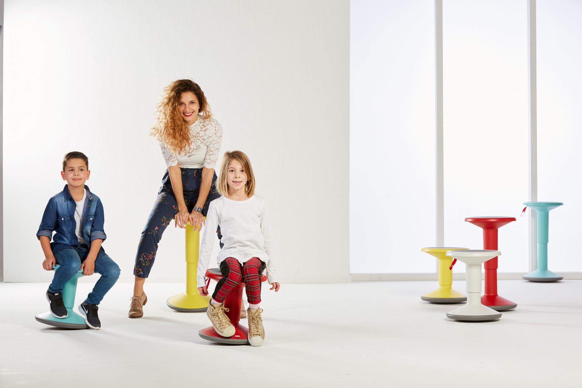 UP Junior Edition Kinderhocker Interstuhl zitronengelb
