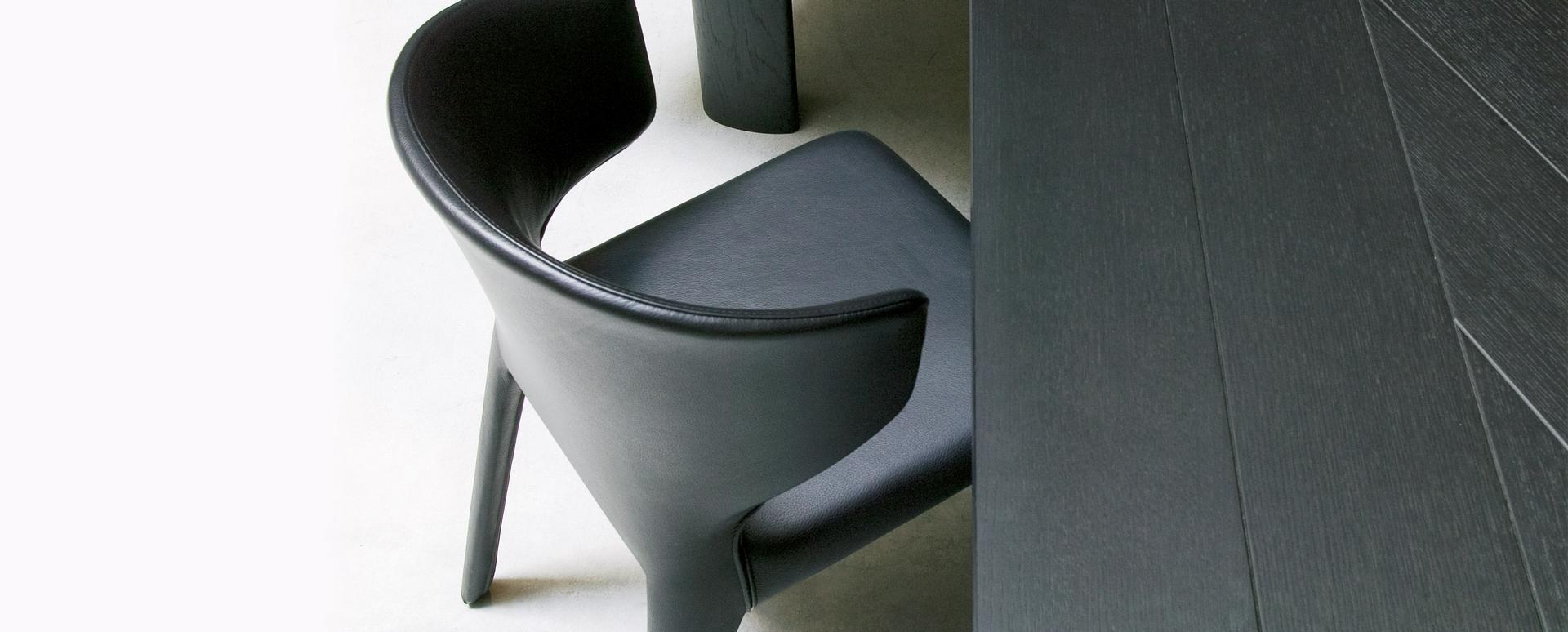 367 Hola Armlehnstuhl Cassina