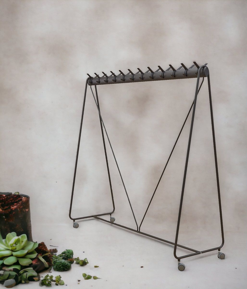 Ellipse Garderobe auf Rollen mit 24 Haken Segis