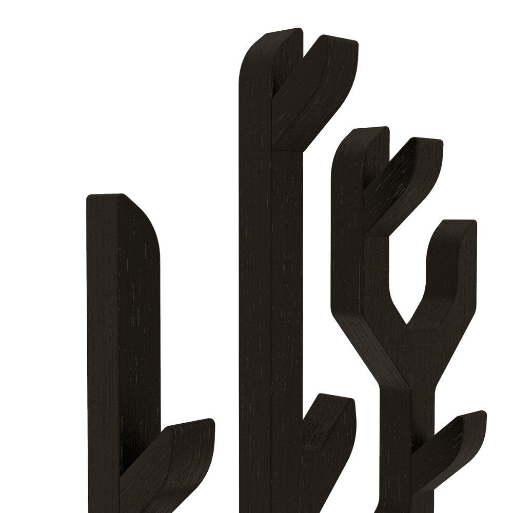 Ambroise Wall Coat rack Wandgarderobe Hartô Nahaufnahme der dunklen Hartô Wandgarderobe Ambroise mit mehreren Haken. Moderne Garderobenlösung für Flur und Eingangsbereich.