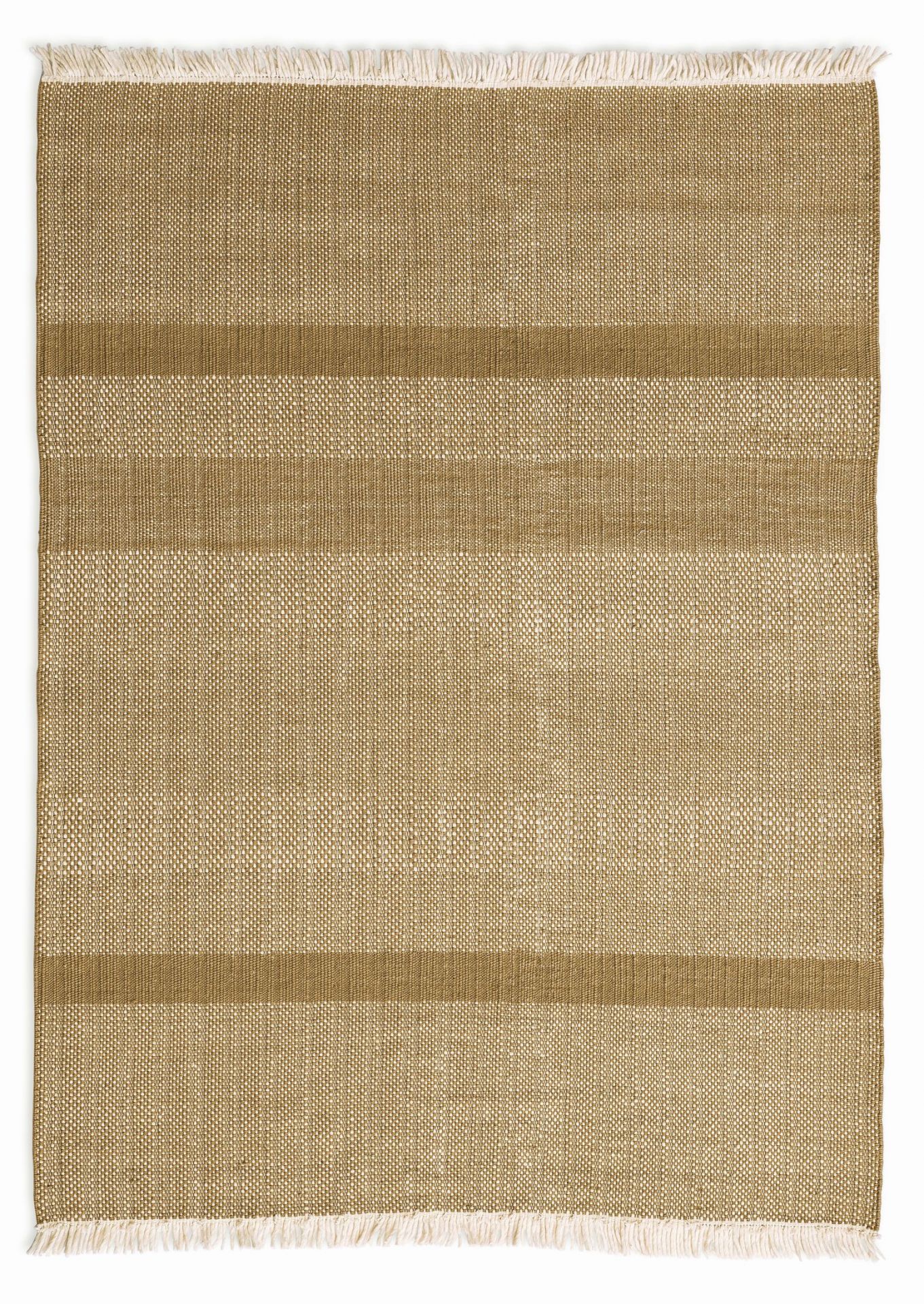 Nanimarquina Tres Texture Teppich in Ocker, 170x240 cm, mit Fransen und horizontalen Streifen.