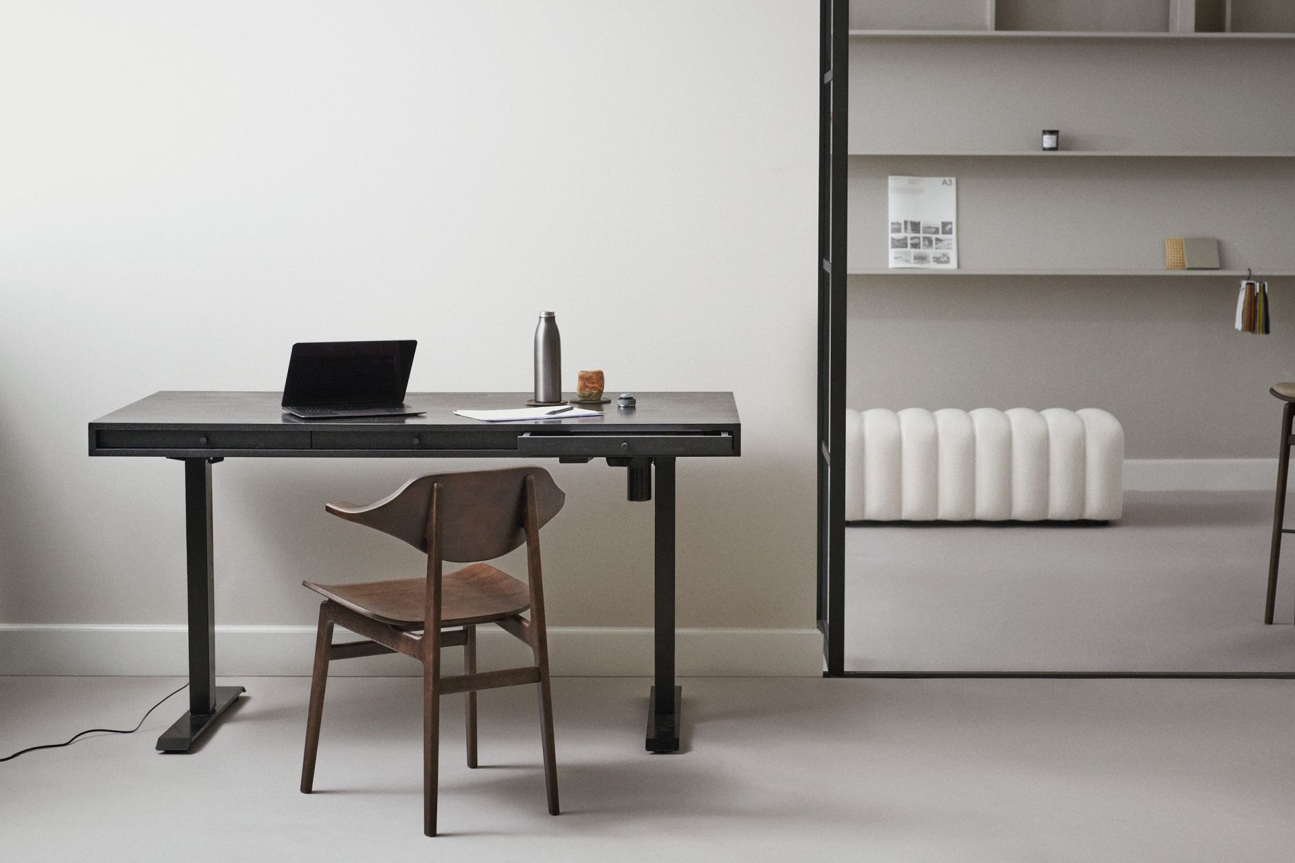 JFK Büroschreibtisch mit Hydraulischen Beinen Black Norr11
