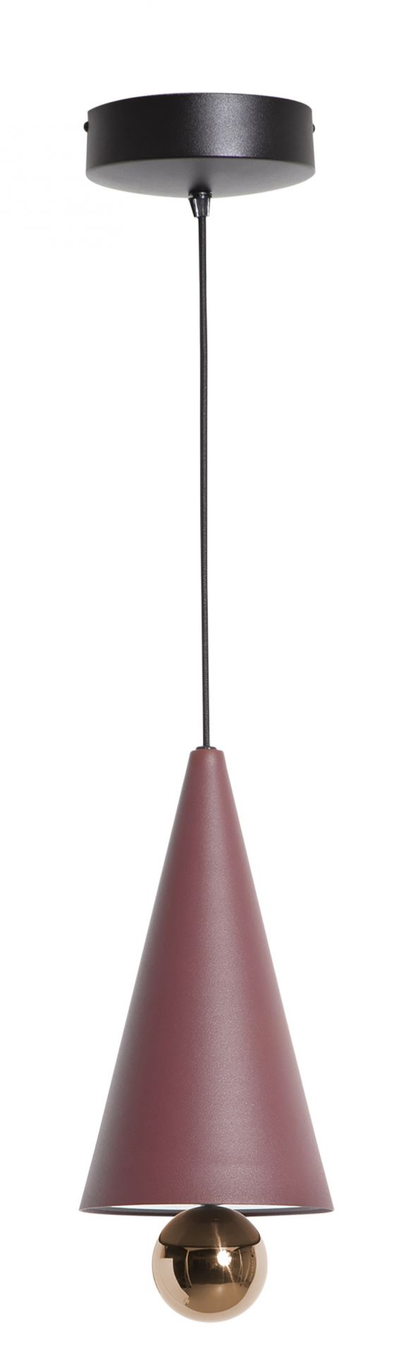 Cherry Pendelleuchte in Braunrot von Petite Friture: Kegelförmiger Lampenschirm mit goldener Kugel.