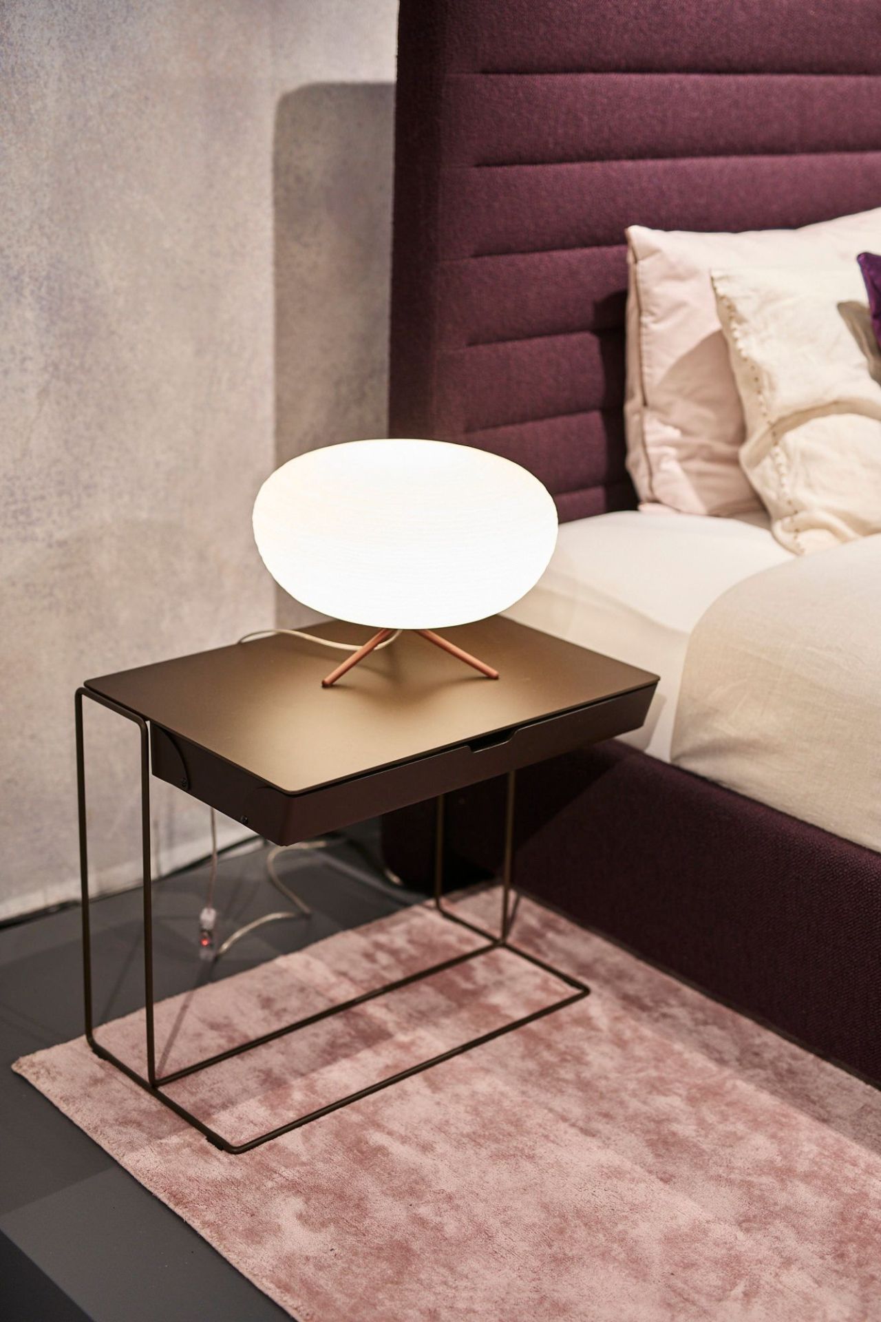 Oki Side Table Beistelltisch mit Ledertasche Walter Knoll