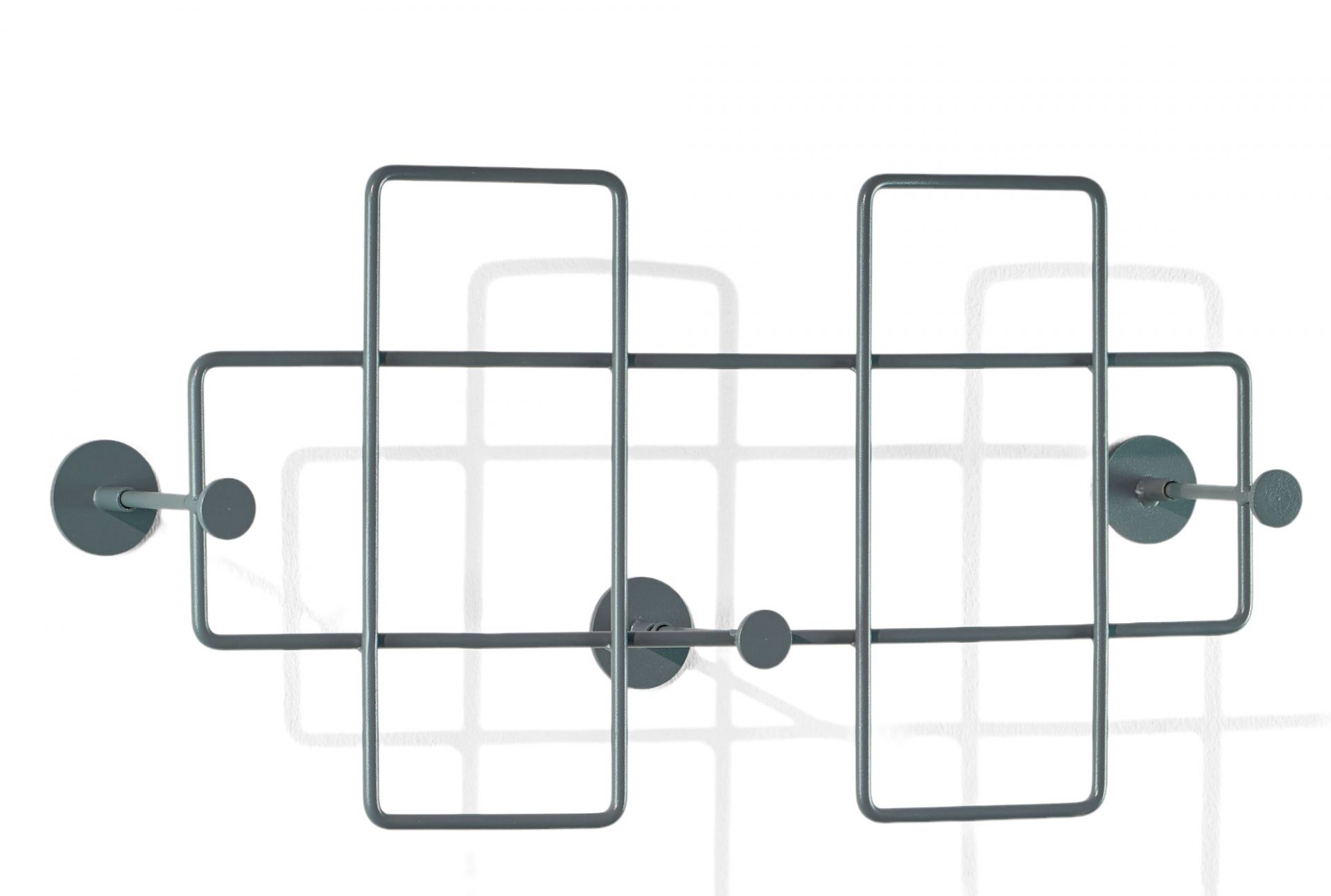 Bazar Wandgarderobe von Richard Lampert, mittel, basaltgrau, mit Haken und Ablagefläche.