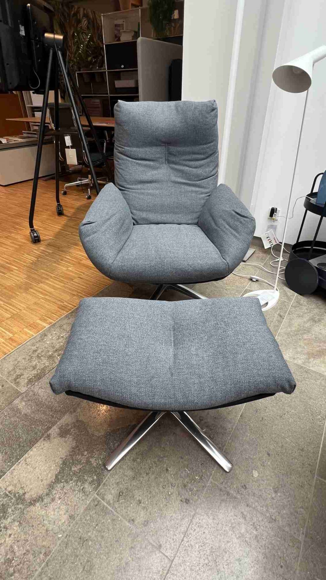 Cordia Lounge Sessel niedrig mit Ottoman 9130 STOFF / 285 LEDER Cor AUSSTELLUNGSSTÜCK