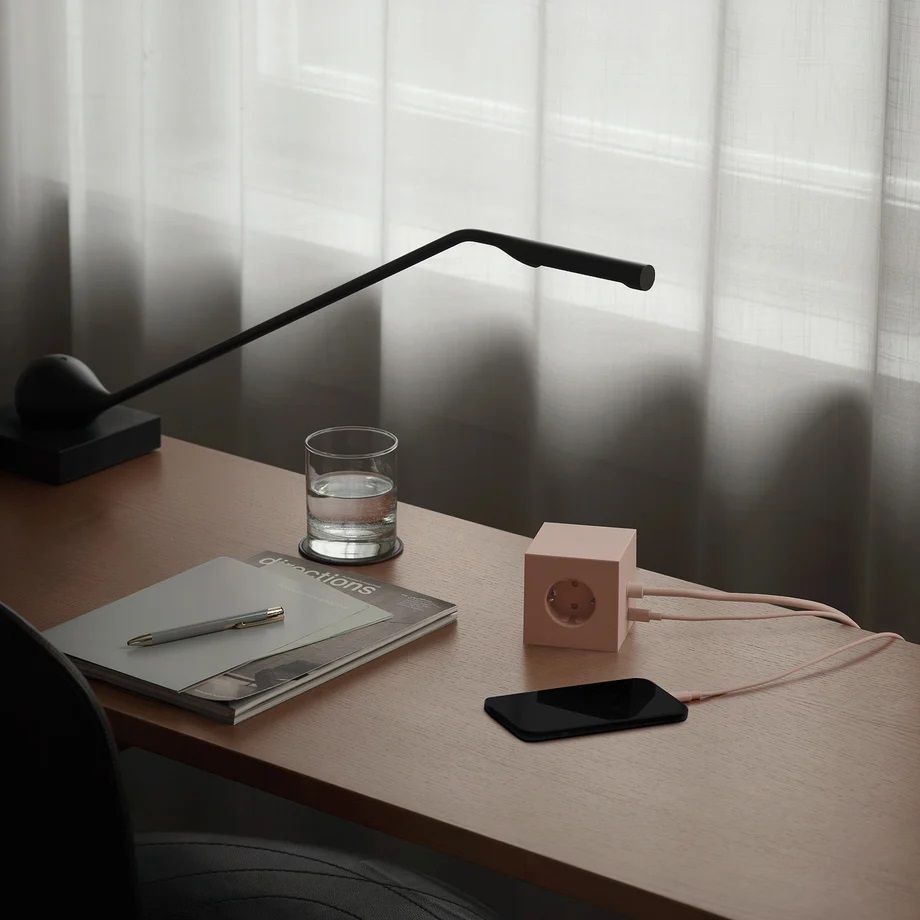 Avolt Steckdosenwürfel mit USB C dfp Design Pink Avolt Steckdosenwürfel mit USB C dfp Design Pink