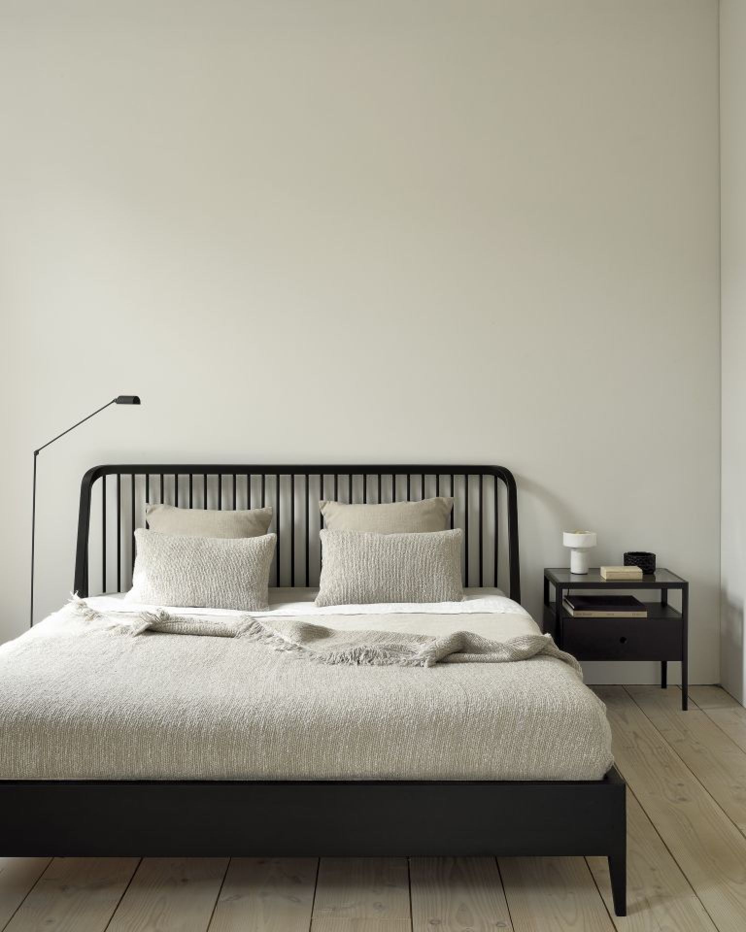 Spindle Bett Eiche Schwarz Ethnicraft