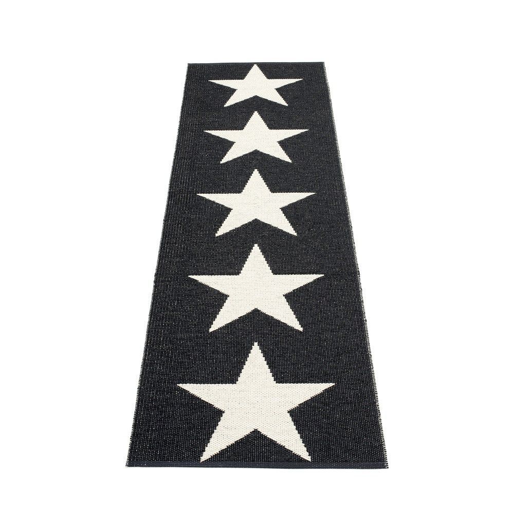 Schwarzer Viggo One Kunststoffteppich von Pappelina, 70x250 cm, mit weißen Sternen, ideal als Küchenläufer oder Flur Teppich.