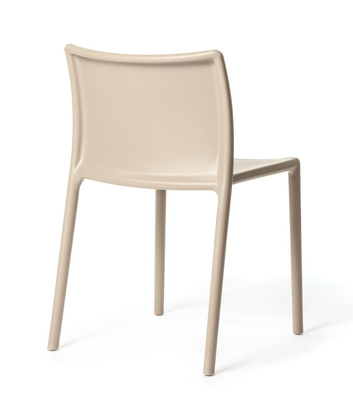 Air Chair Indoor/Outdoor Stuhl Magis  Beiger Air Chair Stuhl von Magis, geeignet für drinnen und draußen, Rückenansicht. Moderner Designstuhl.