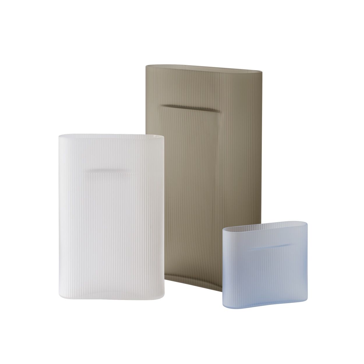 Ridge Vase Muuto Milchglas Hellblau H 35 cm Ridge Vase Muuto Milchglas Hellblau H 35 cm