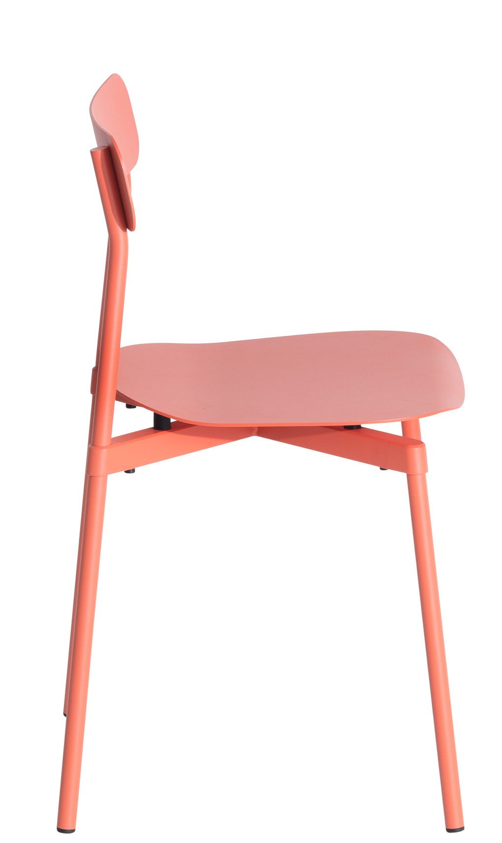 Fromme Chair Stuhl Petite Friture Coral Seitenansicht des korallfarbenen Fromme Chair Stuhls von Petite Friture, moderner Designstuhl für Esszimmer und Büro.