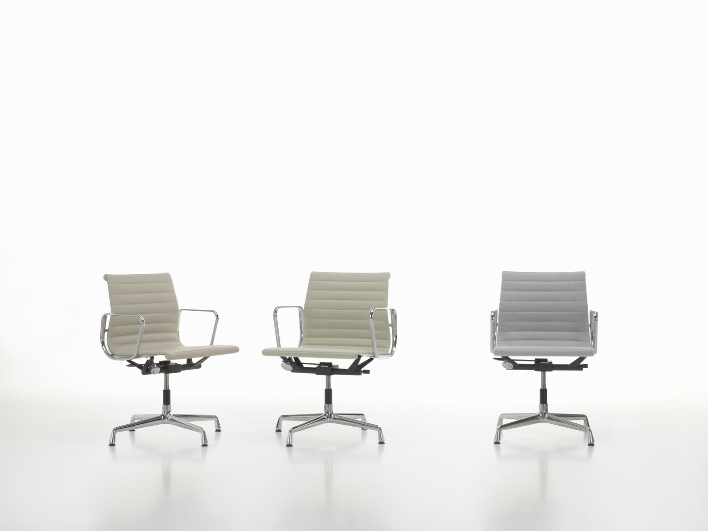 Aluminium Chair EA 132 / EA132 Stuhl Vitra