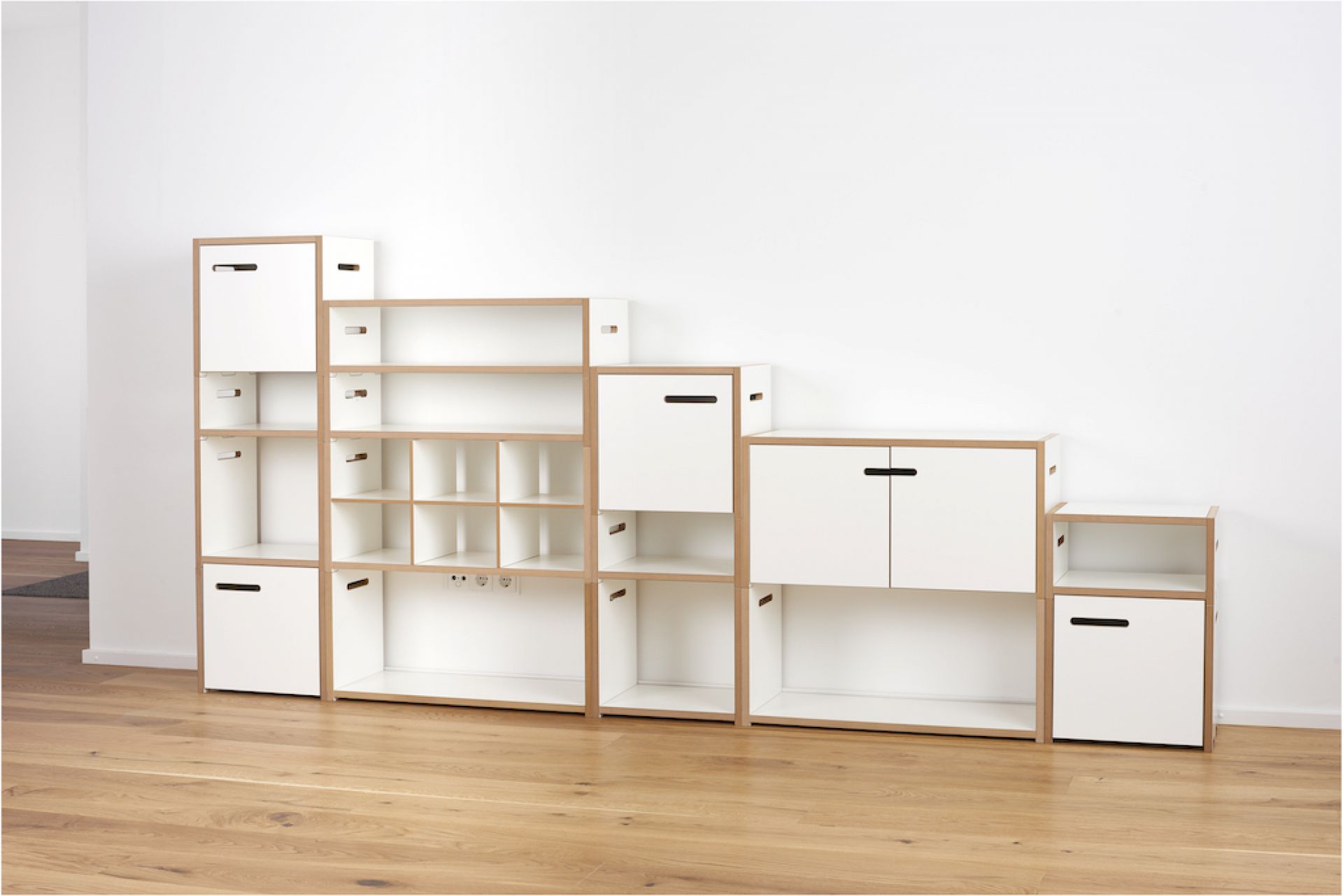 Tojo Halbstark Grundmodul mit Türe links Regalserie Tojo Tojo Halbstark Grundmodul mit Türe links Regalserie Tojo
