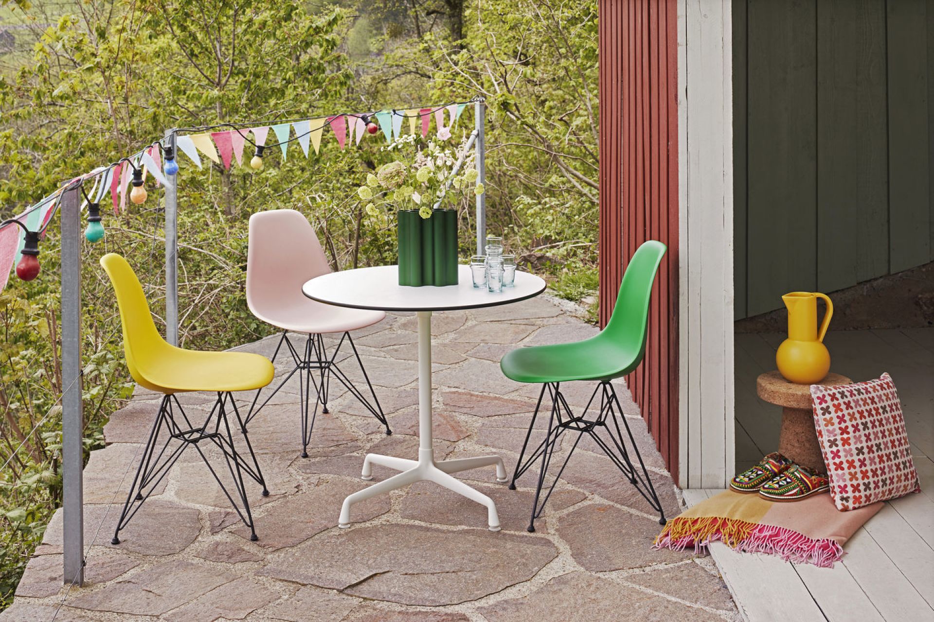 Eames Plastic Side Chair DSR Stuhl Vitra Schwarz-Forest