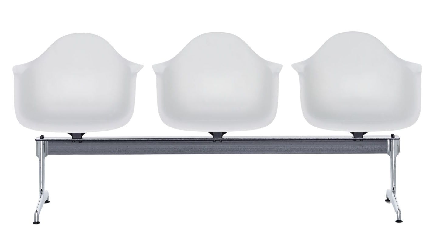 Eames Plastic Armchair RE auf Traversenbank Vitra