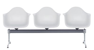 Eames Plastic Armchair RE auf Traversenbank Vitra