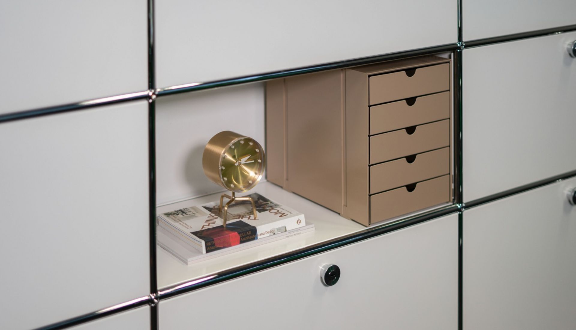 USM Haller Inos Kastenset C4 mit 5 Schalen geschlossen Home Office