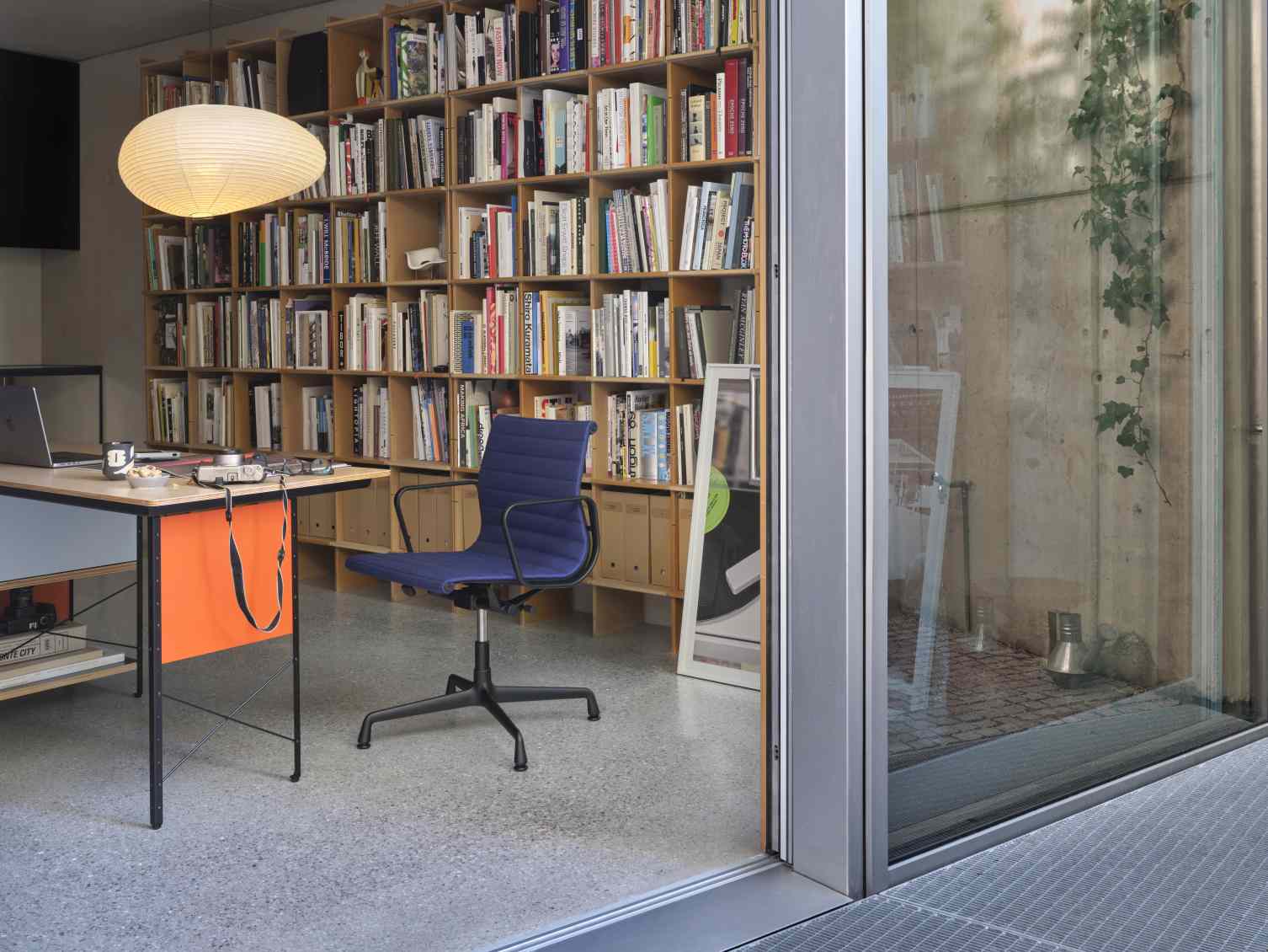 Aluminium Chair EA 132 / EA132 Stuhl Vitra