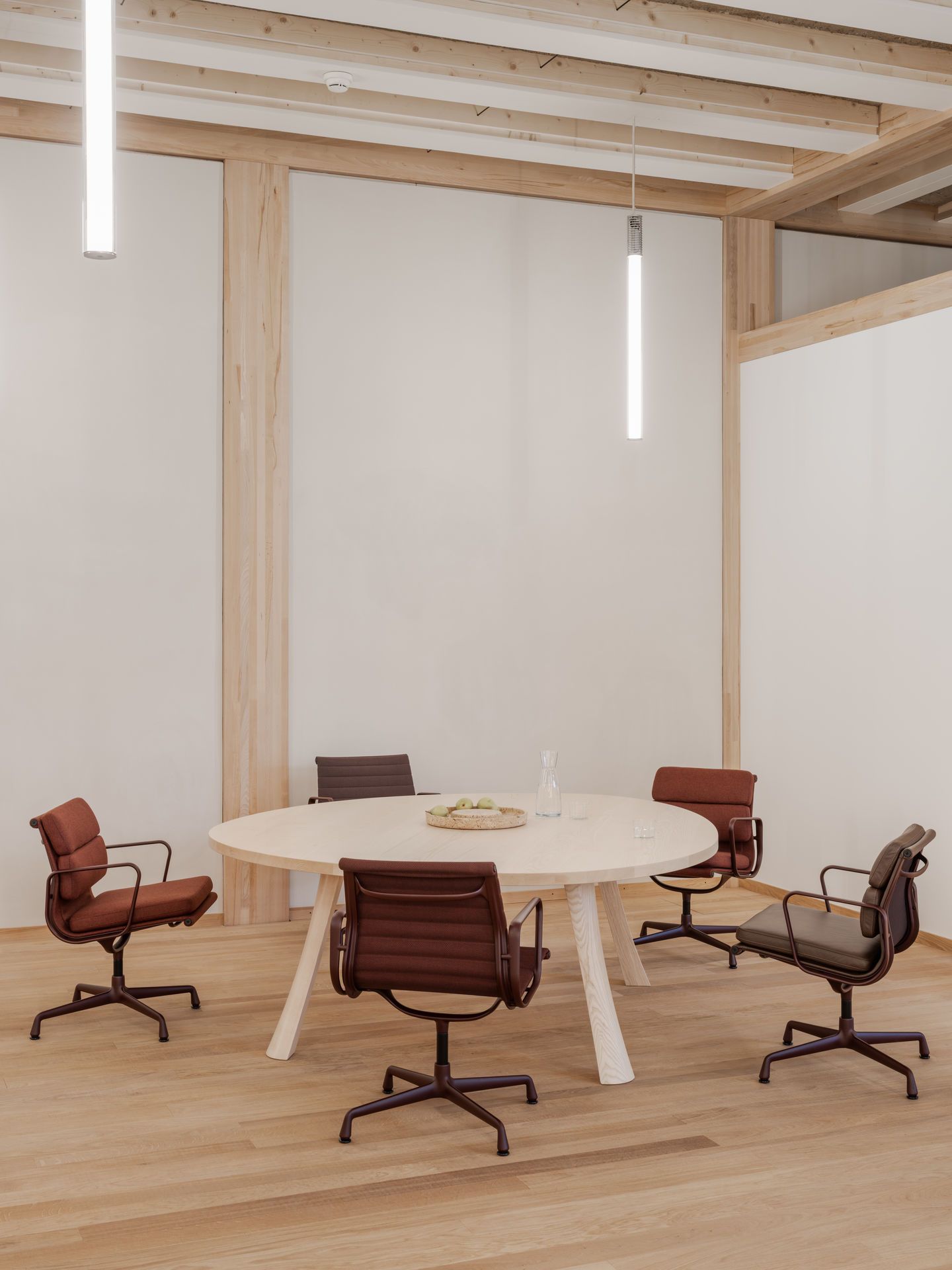 Aluminium Chair EA 107 / EA107 Stuhl Vitra