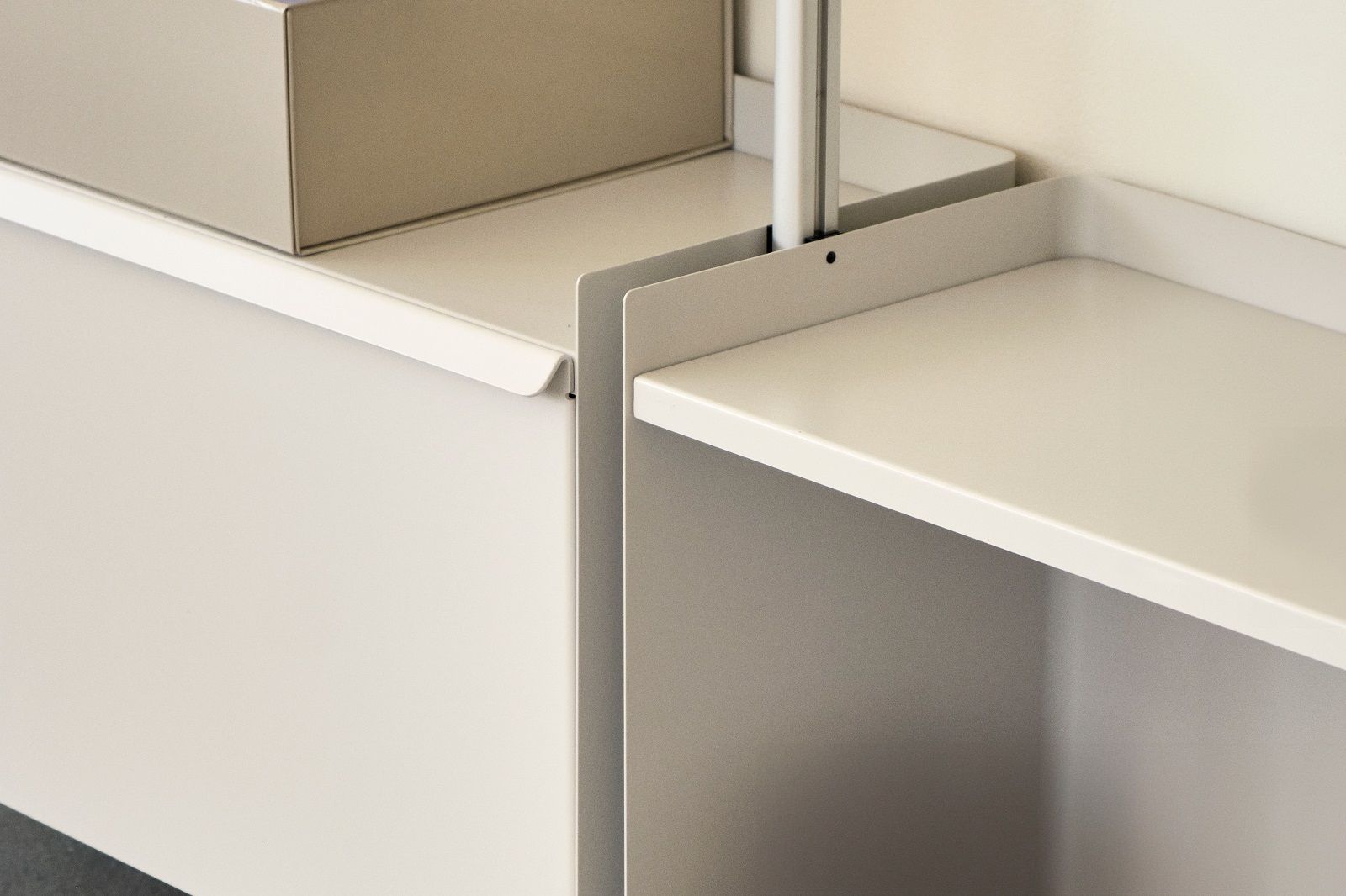 Pier System 1002 2 Column Regal / Garderobe Hay 