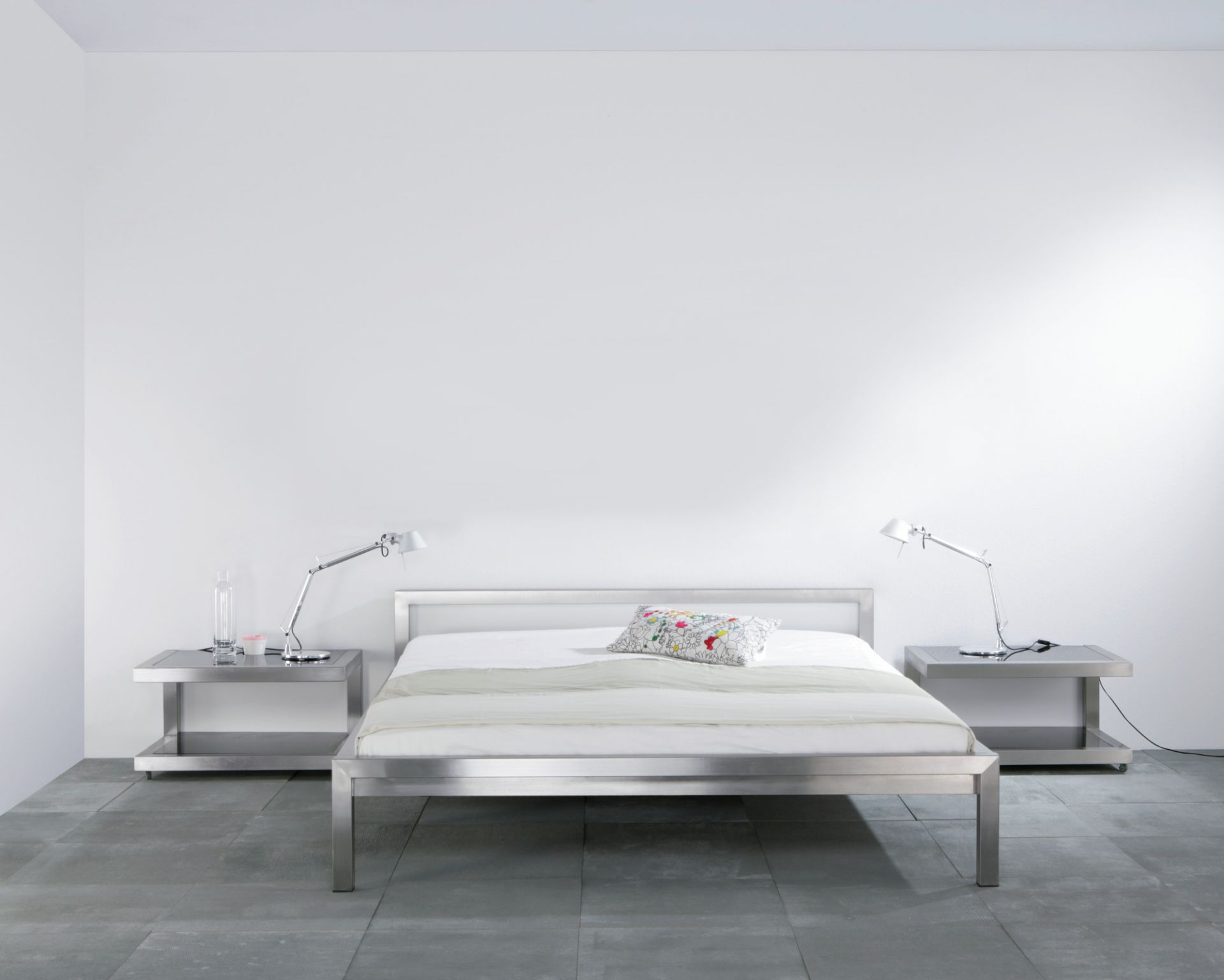 Pure Bett Edelstahl H 666 VA 160 x 200 cm Hans Hansen