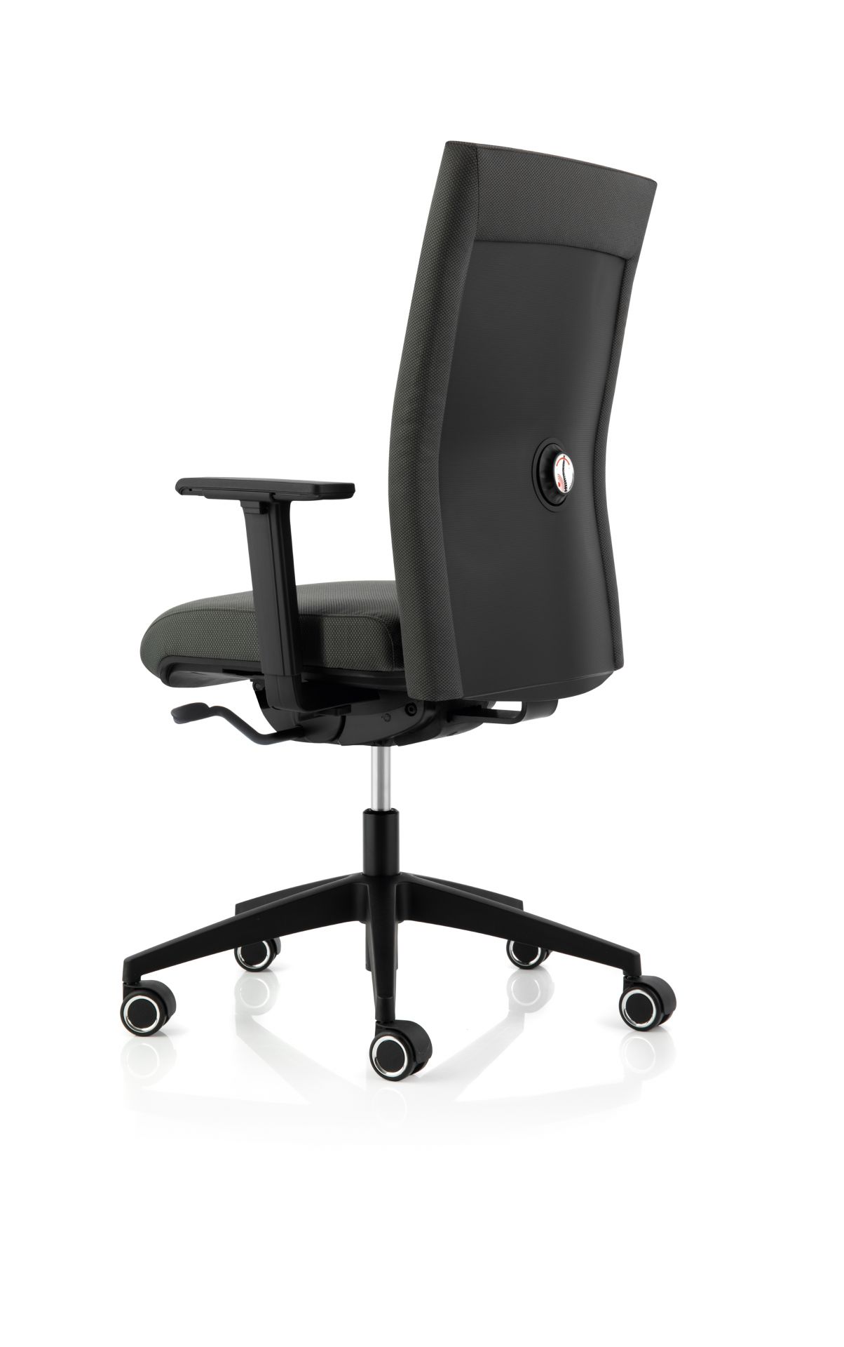 Selleo Edge Bürostuhl von Köhl, ergonomischer Drehstuhl mit Rückenlehne und Armlehnen, Ansicht von hinten.