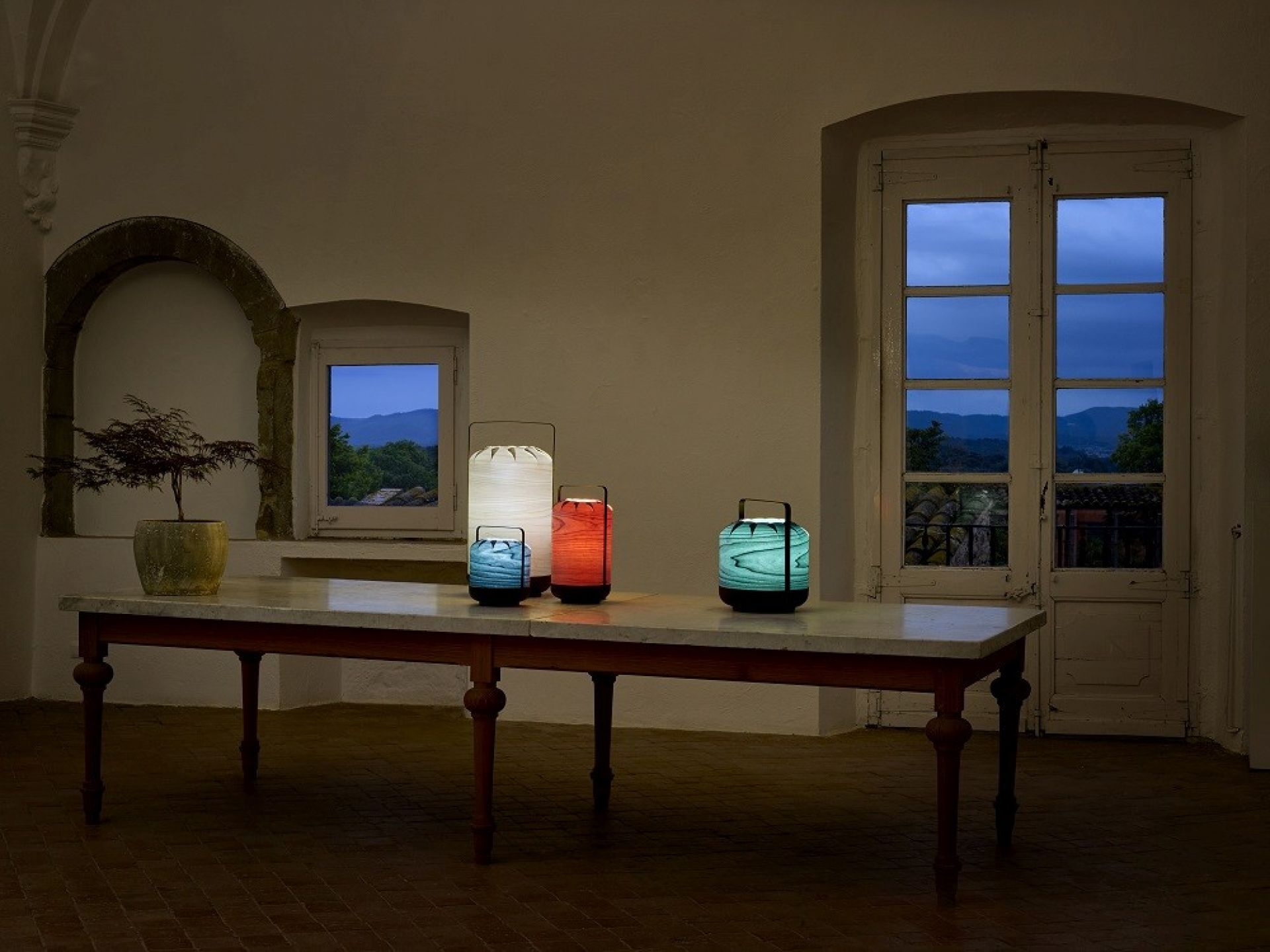 Chou Tall Schmale Tischleuchte LZF Lamps