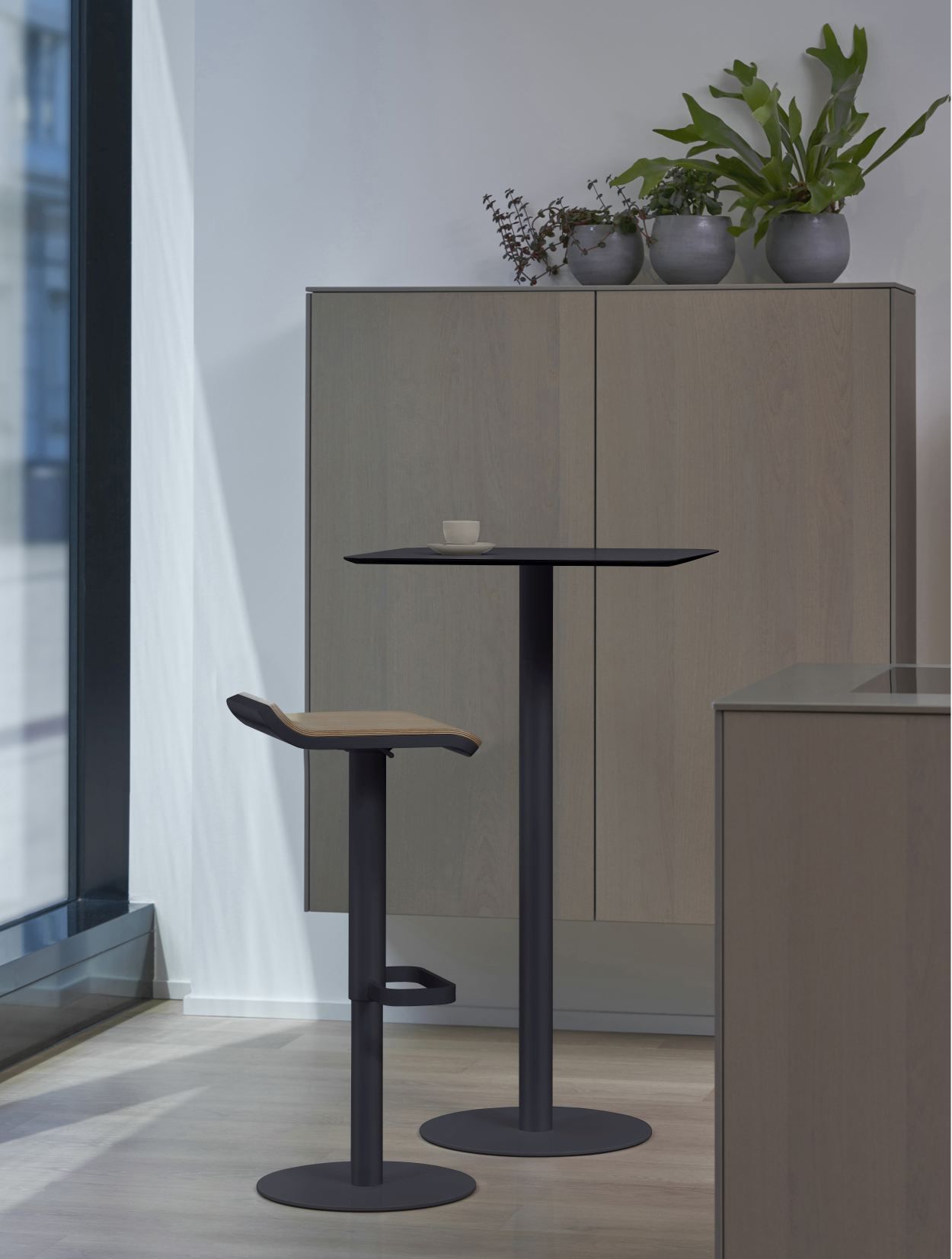 ED 105 Indoor Stehtisch Moree