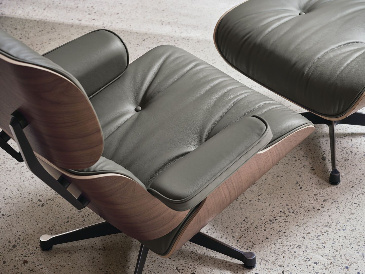 Eames Lounge Chair & Ottoman Sessel KONFIGURATOR Leder Premium F / Leder Natural Vitra