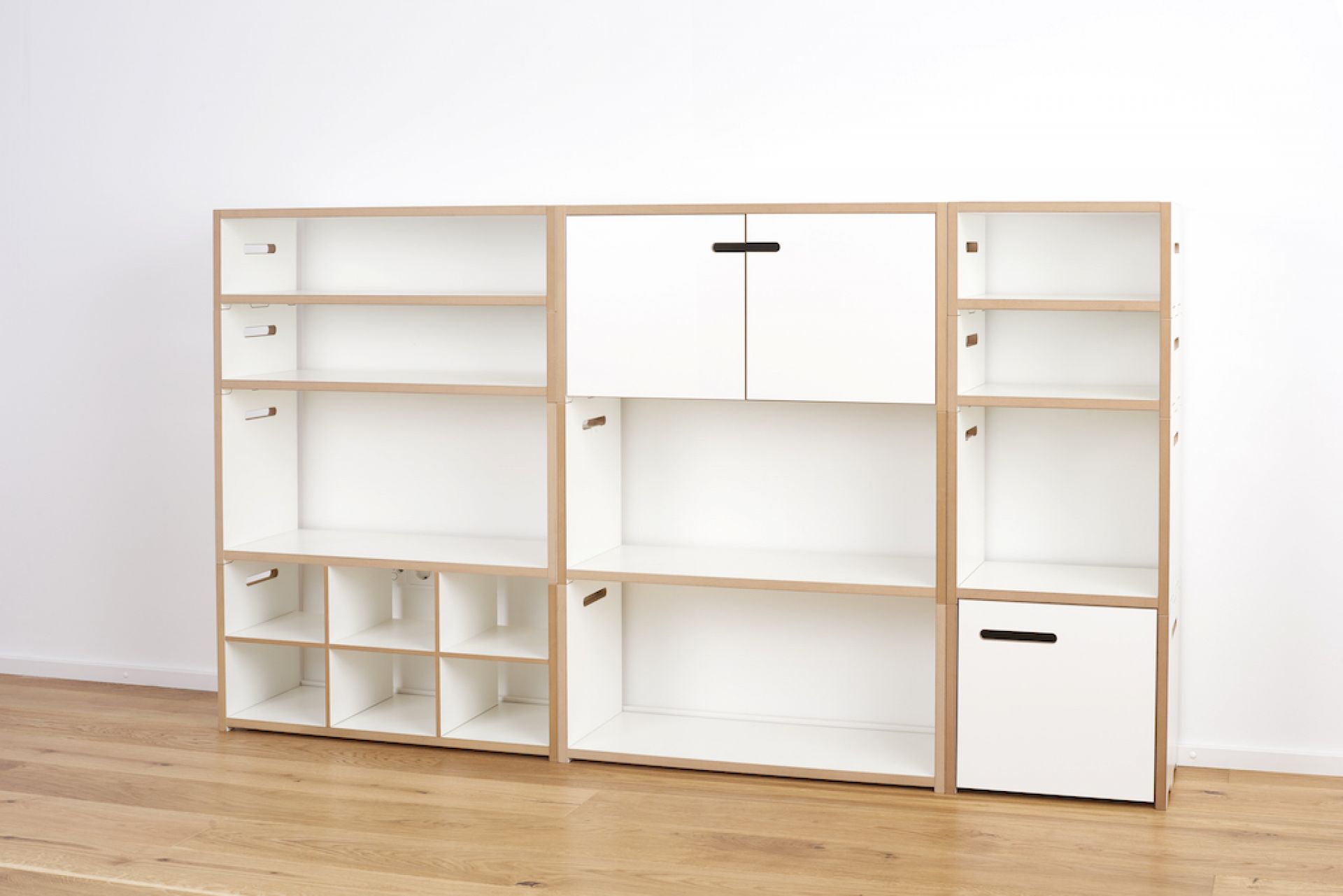 Tojo Halbstark Grundmodul mit Türe links Regalserie Tojo Tojo Halbstark Grundmodul mit Türe links Regalserie Tojo