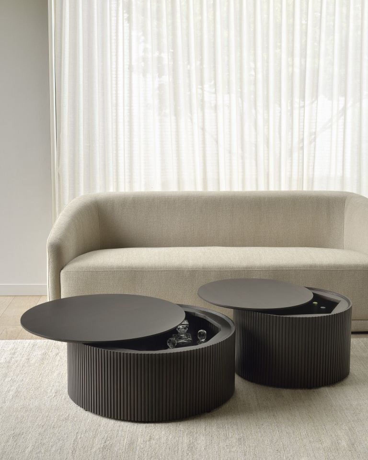 Roller Max Couchtisch Rund Mahagoni ⌀80 cm Ethnicraft