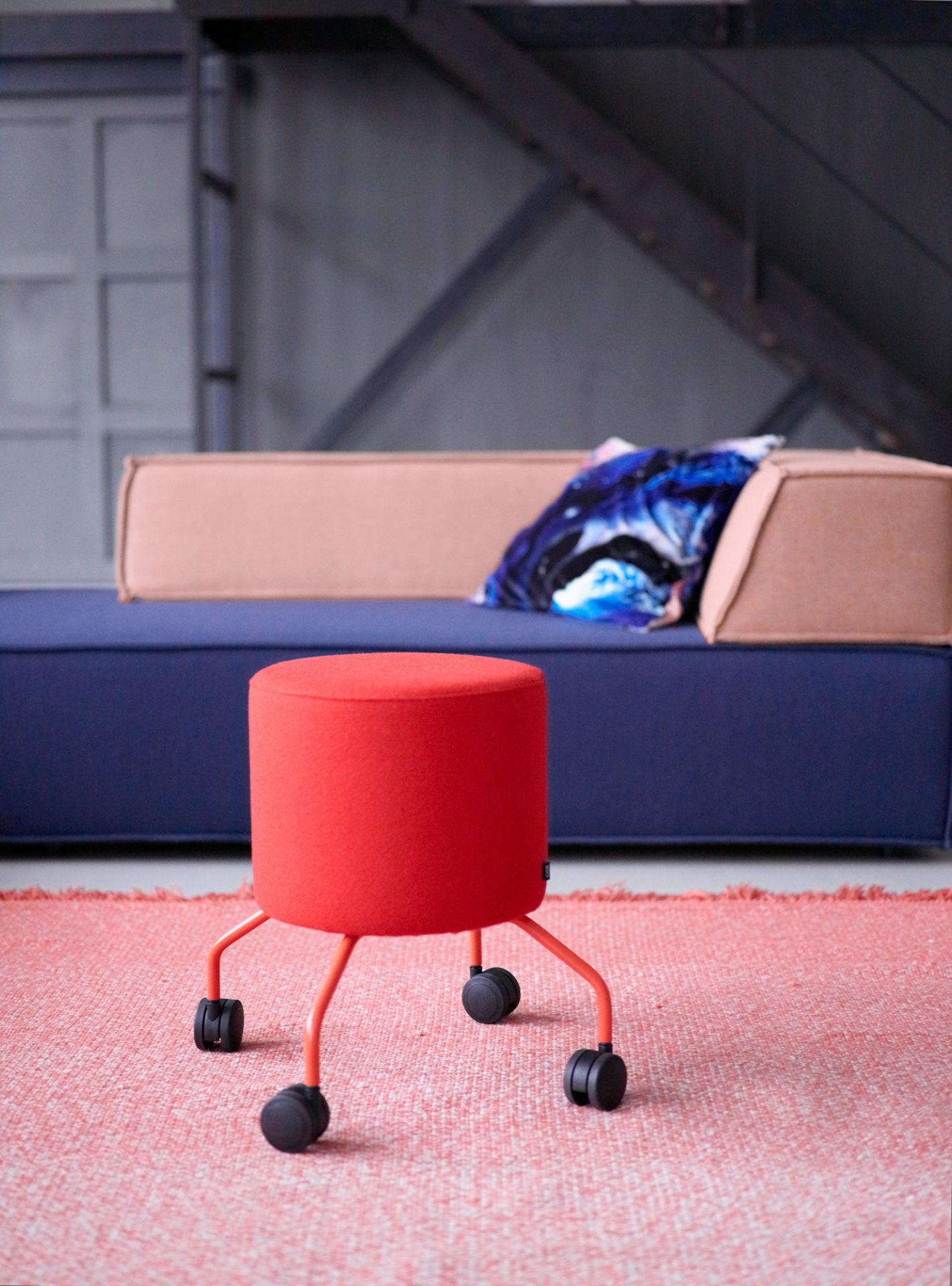 Drop Hocker auf Rollen Cor