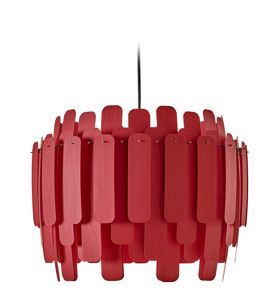 Rote Maruja Pendelleuchte von LZF Lamps: Moderne Hängelampe aus Holzfurnier für Wohnzimmer.