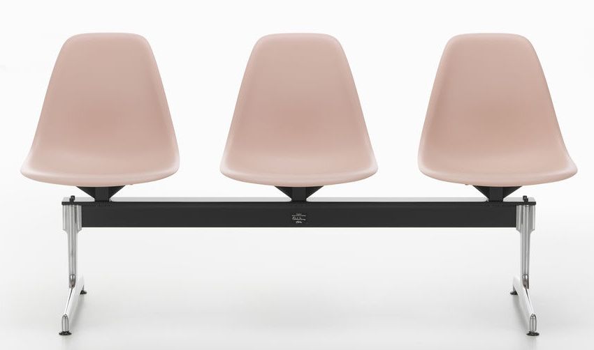 Eames Plastic Side Chair RE auf Traverse Vitra 