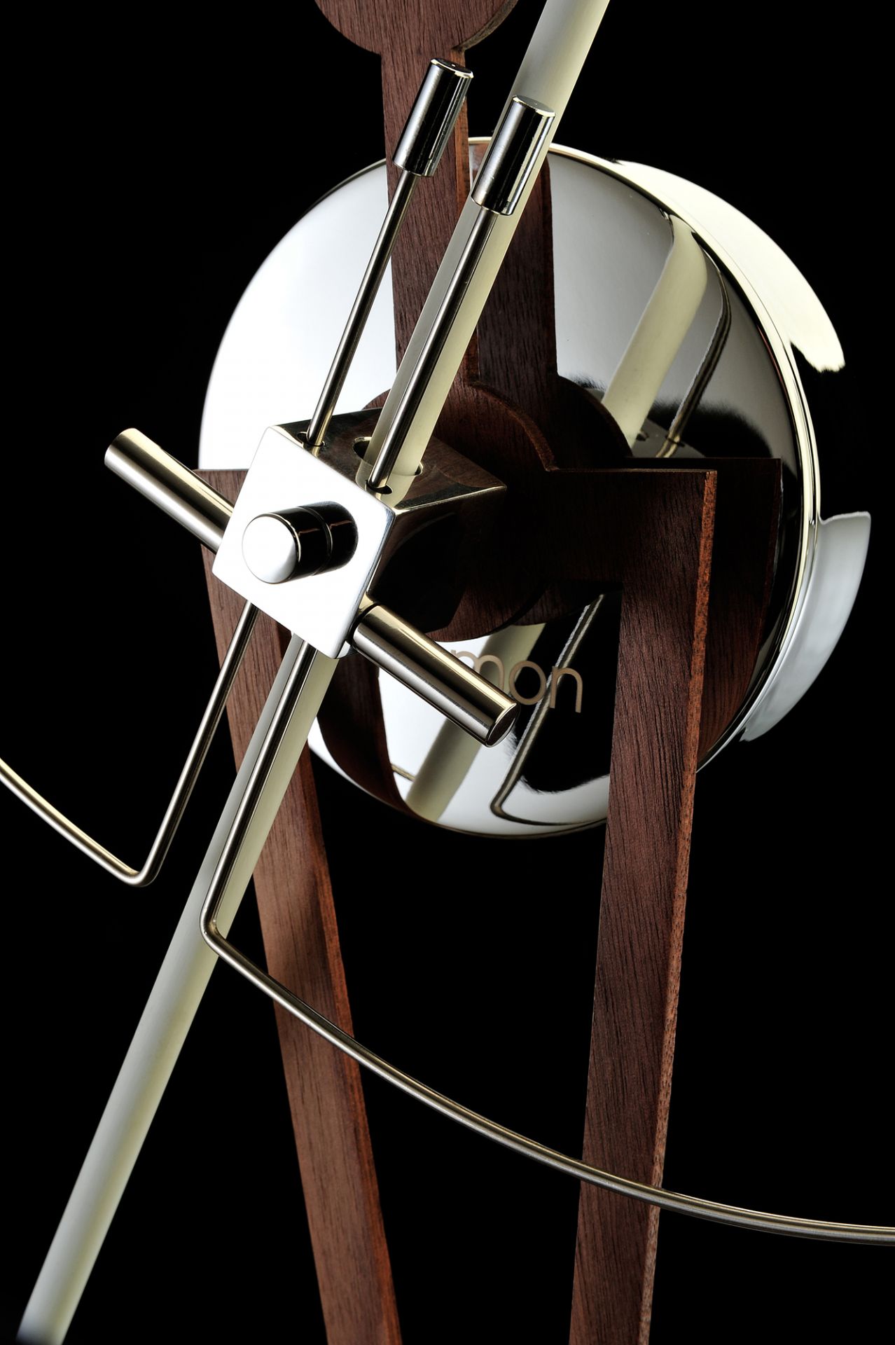 Cris n Wanduhr nomon