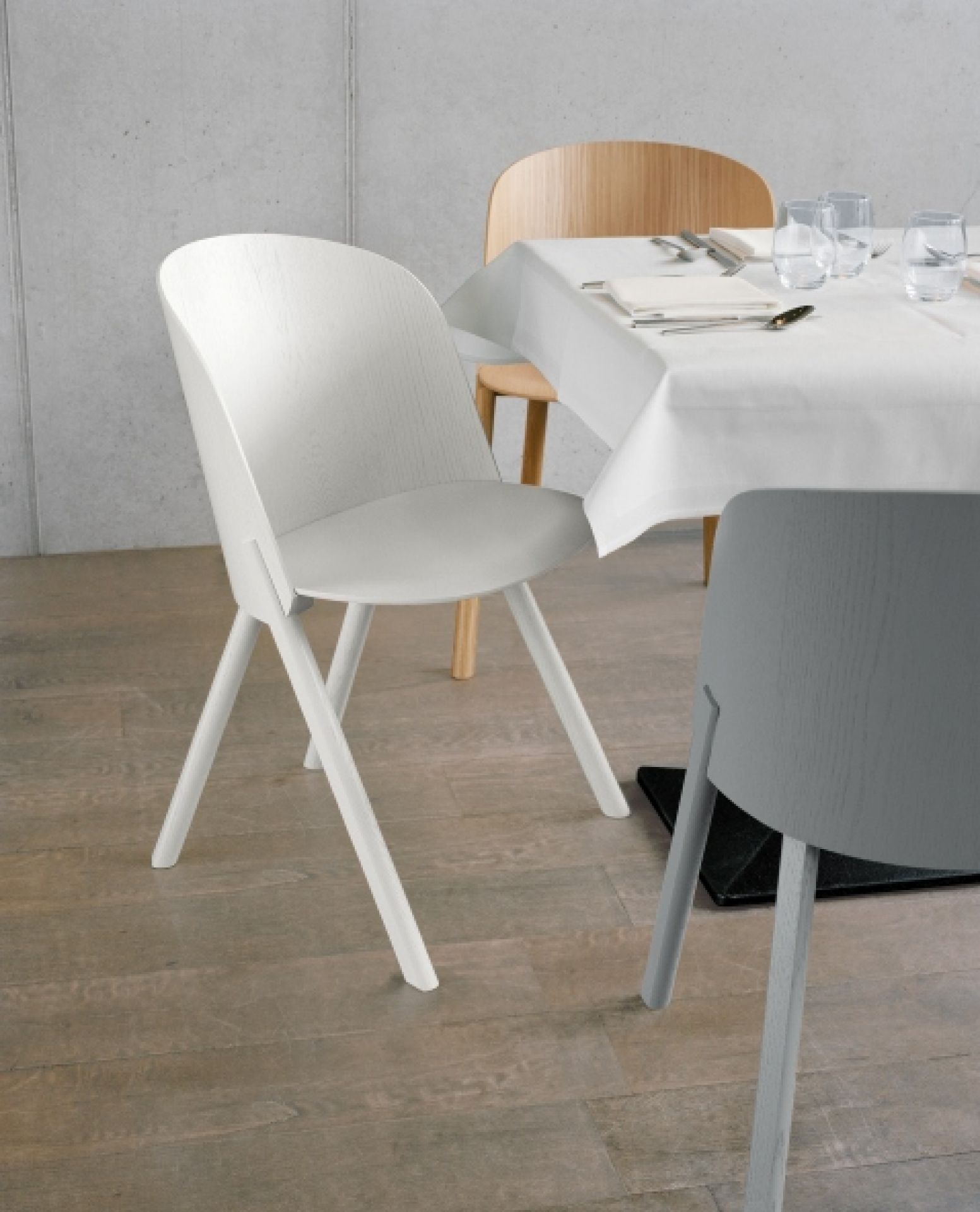 CH05 This Stuhl e15
