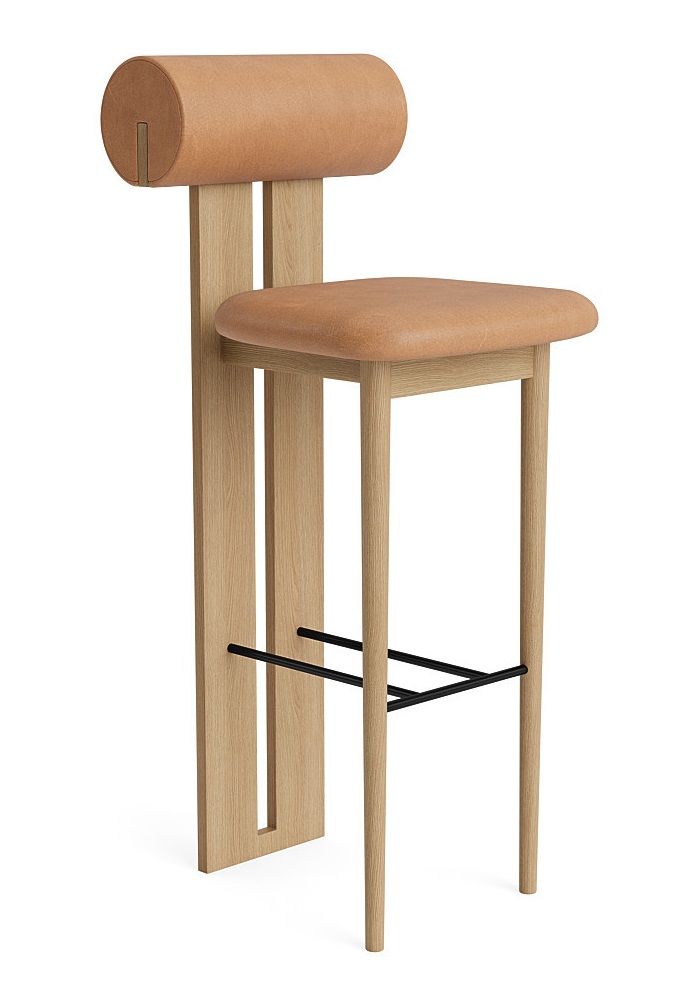 Hippo Barhocker von NORR11: Hochwertiger Barstuhl aus Holz mit Lederbezug und Fußstütze.