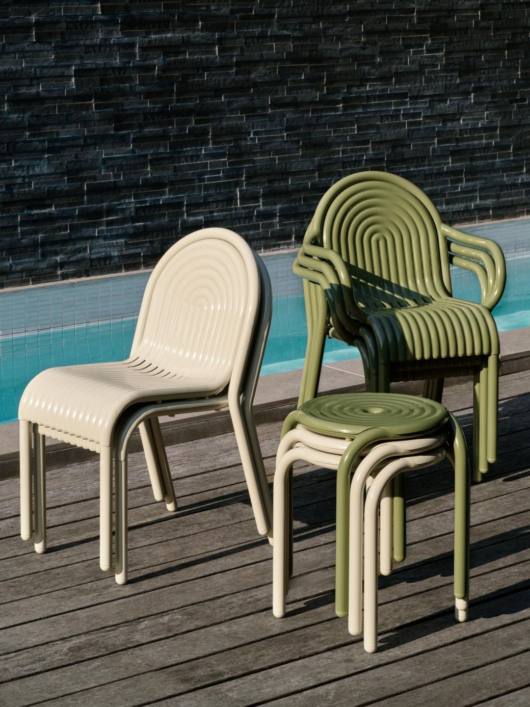 Groove Outdoor Armlehnstuhl Putty Tom Dixon