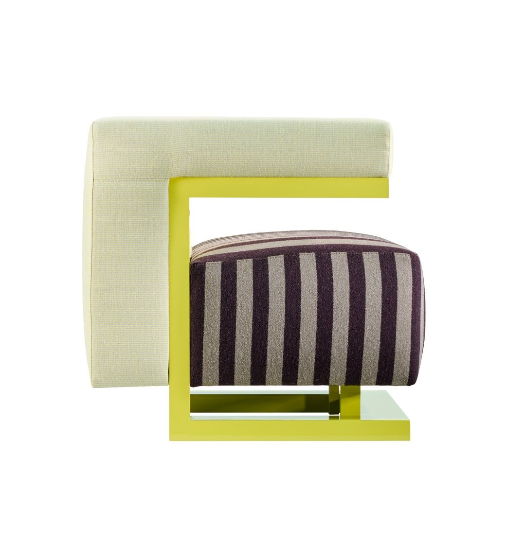 F51N Sessel Bauhaus Edition von Tecta: Moderner Sessel mit gelbem Gestell und gestreifter Sitzfläche.