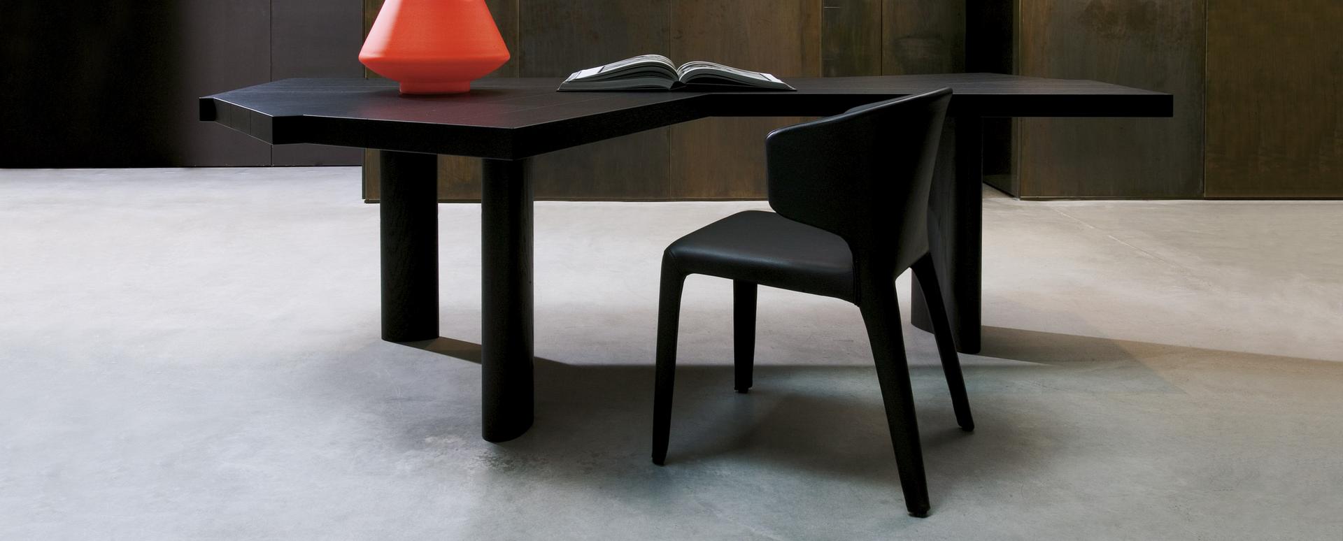 367 Hola Armlehnstuhl Cassina